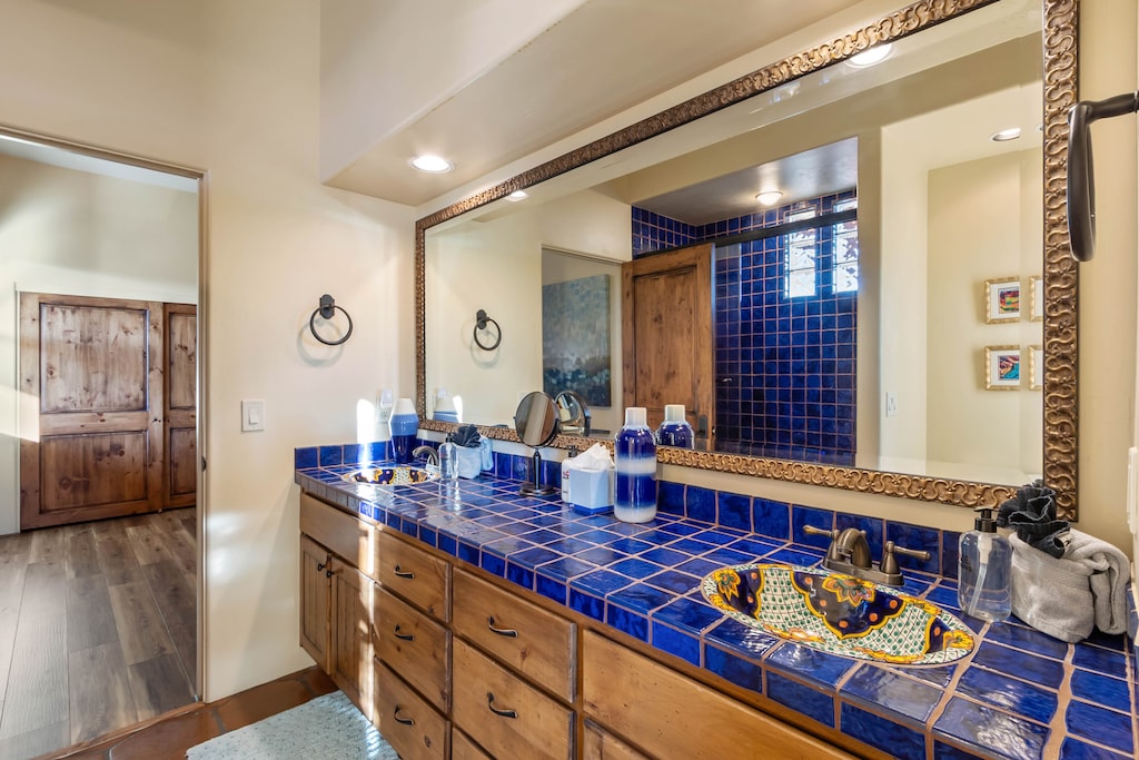 Jack-n-Jill shared bath with 2 sinks