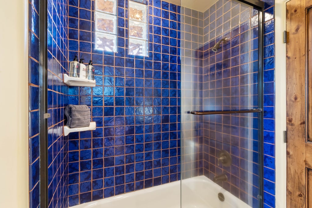 Jack-n-Jill shared bath tub/shower combo