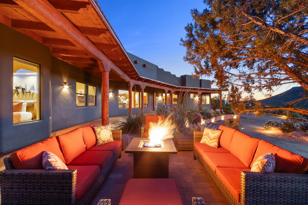 Great outdoor space!