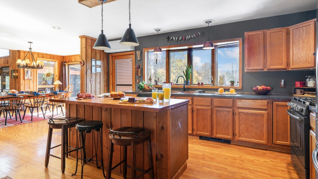 Enjoy casual dining at the kitchen counter.