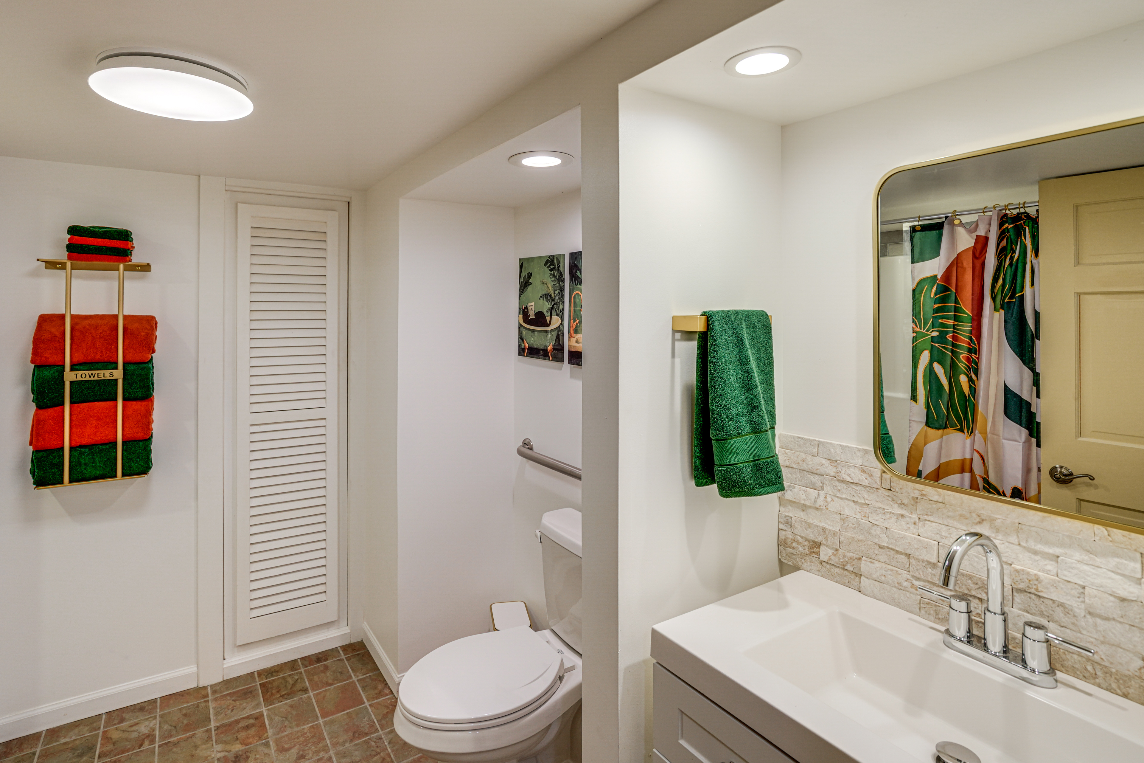 Walk to Athens Riverfront Park! Modern-Retro Apt