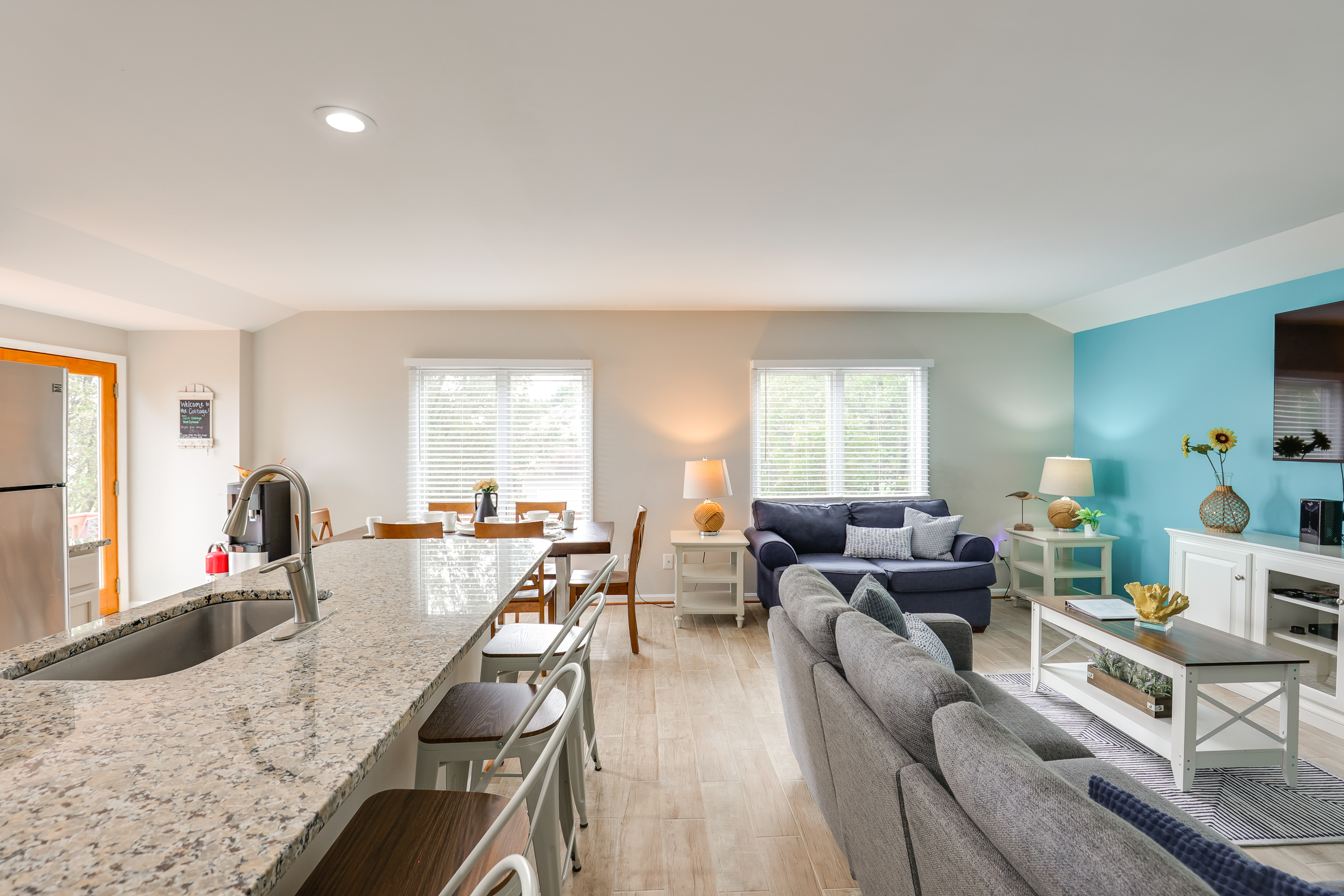 Chesapeake Bay Views & Private Deck: Cozy Cottage