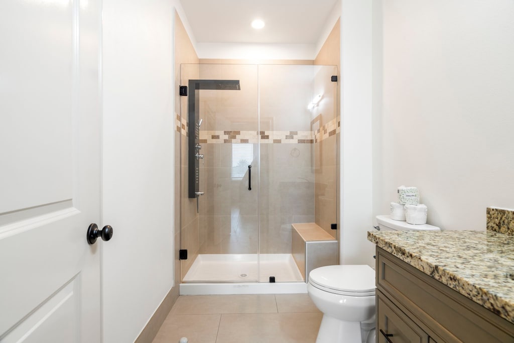 Shared bathroom in the hallway way for bedroom 4 and 5.