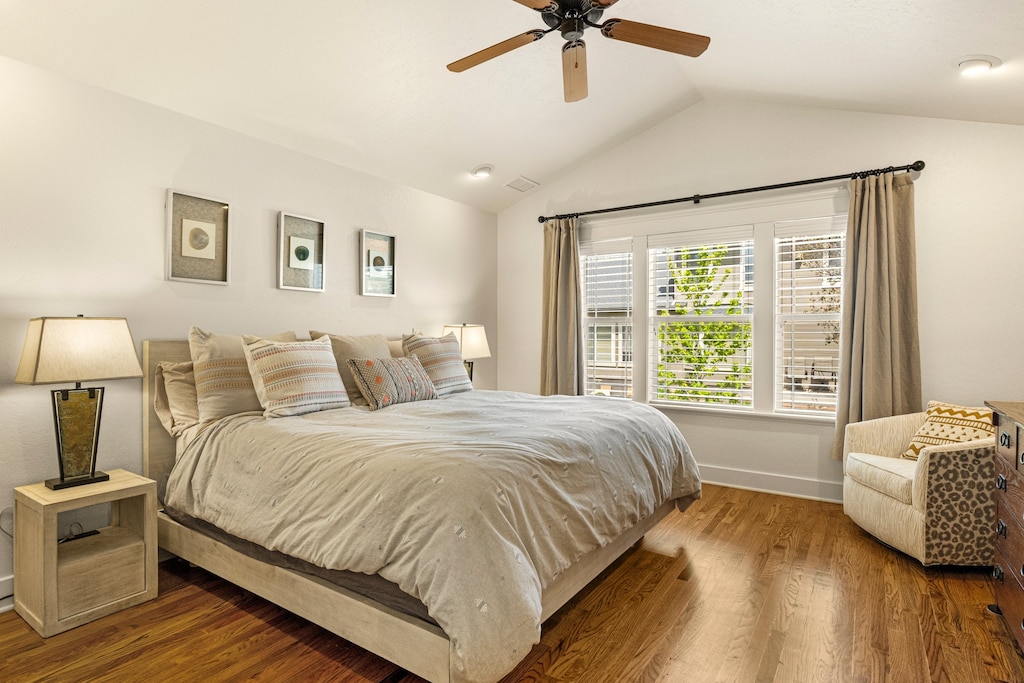 Sleeping Arrangements for 8 Guests – Includes a king bed, queen bed, twin beds, and a twin air mattress for everyone to spread out.