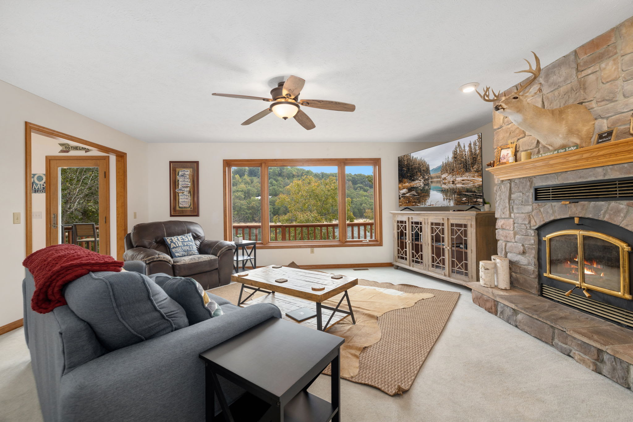 Beavershore-Direct Access to Beaver Lake-Sleeps 12 Beavershore-Direct Access to Beaver Lake-Sleeps 12