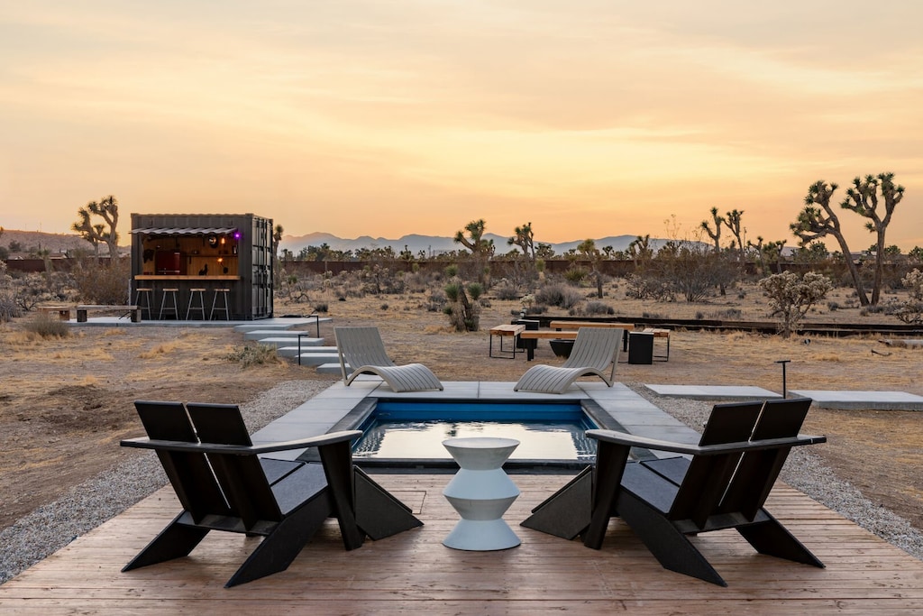 Your choice of poolside seating.