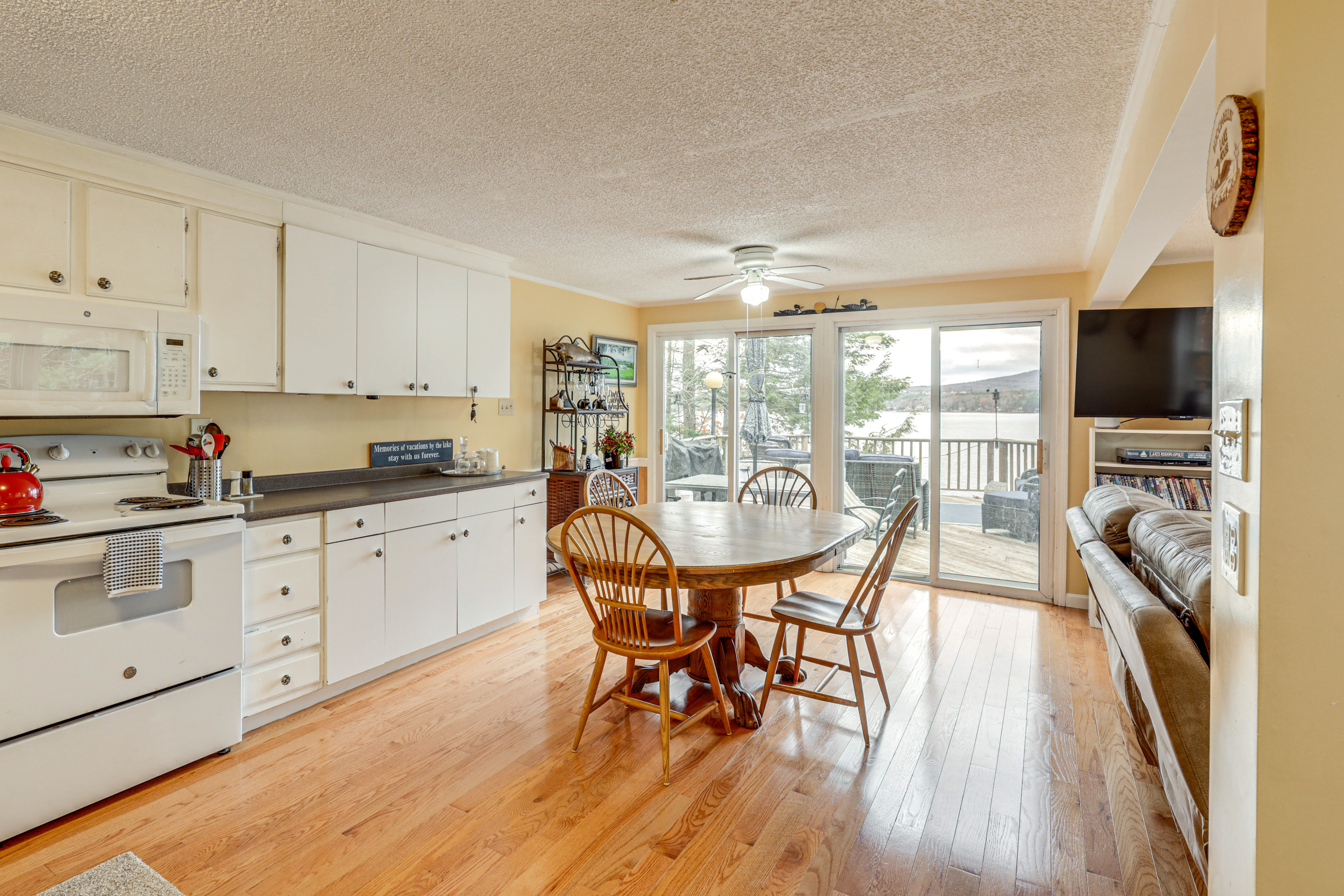 Lake Winnisquam Home: Fish, Hike & Explore!