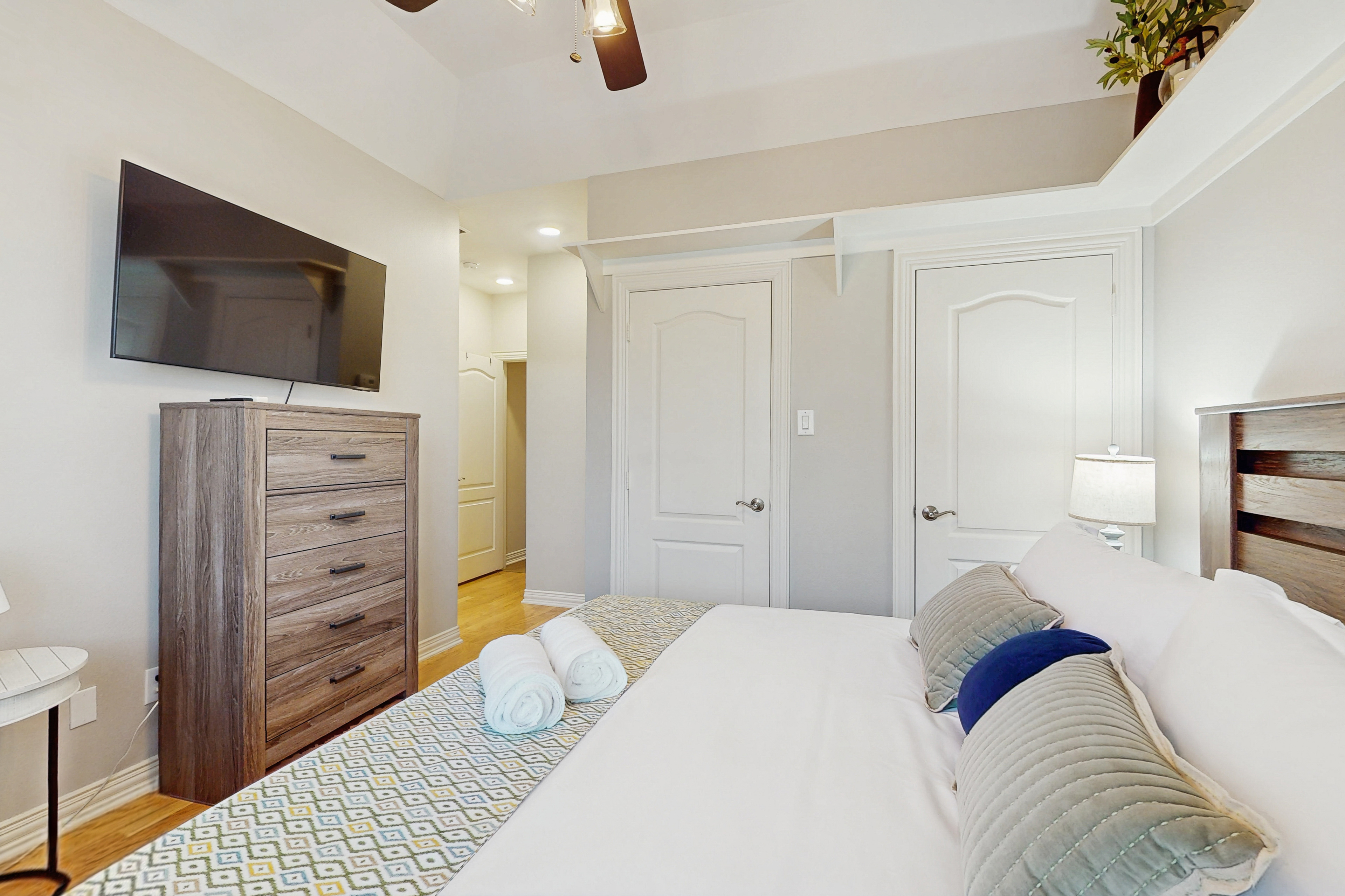 3BR Home w/ Private Pool, Large Yard, Wet Bar & TV