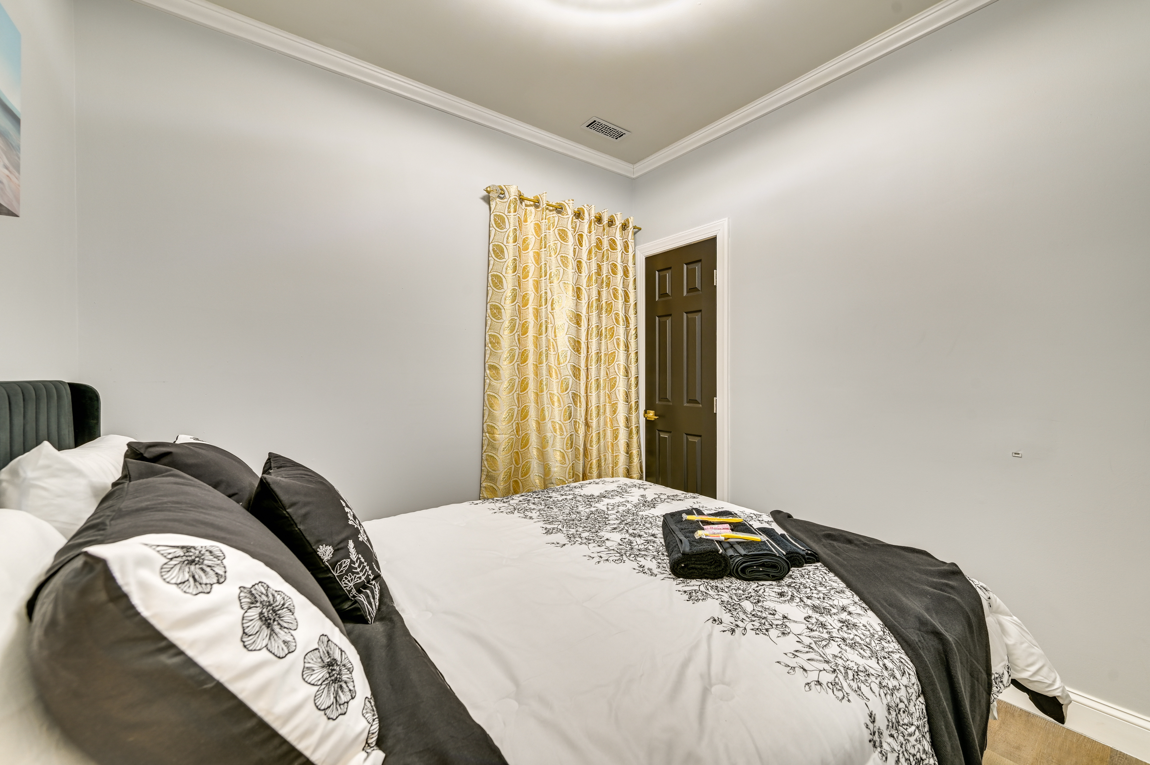 Walk to Park: Modern Apt 2 Mi to Union College!