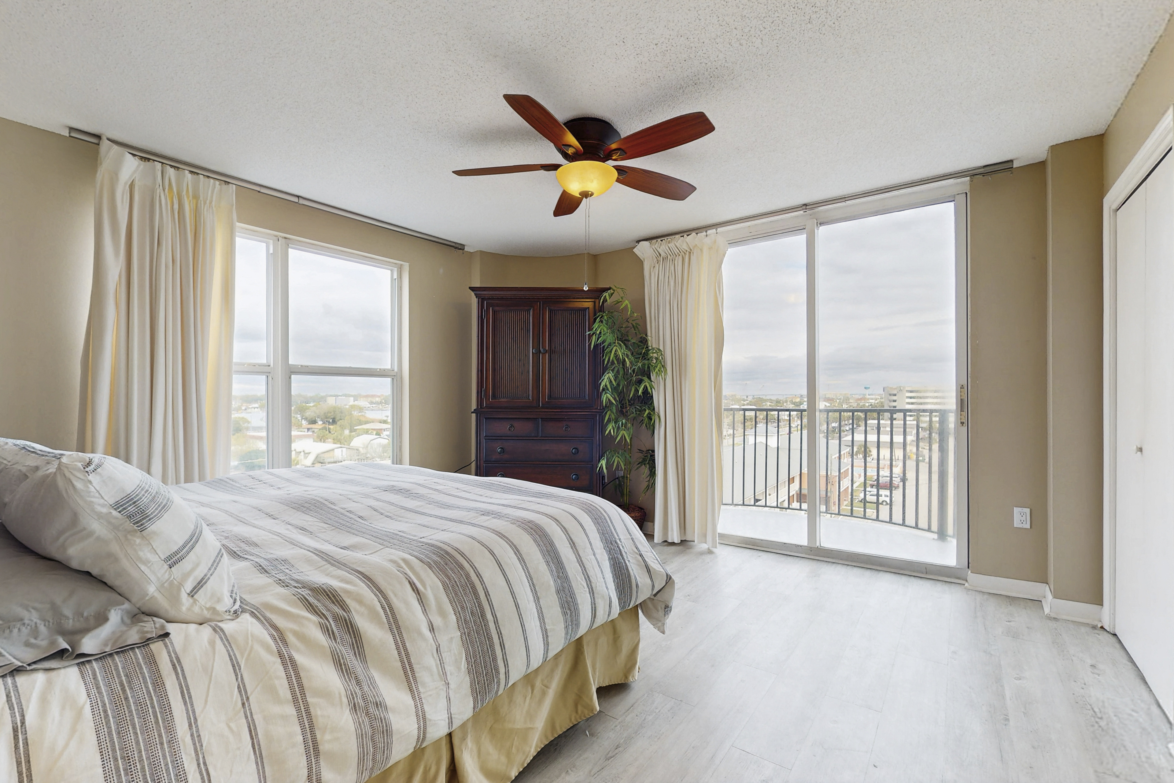 Beachfront Florida Penthouse w/ Pool Access!