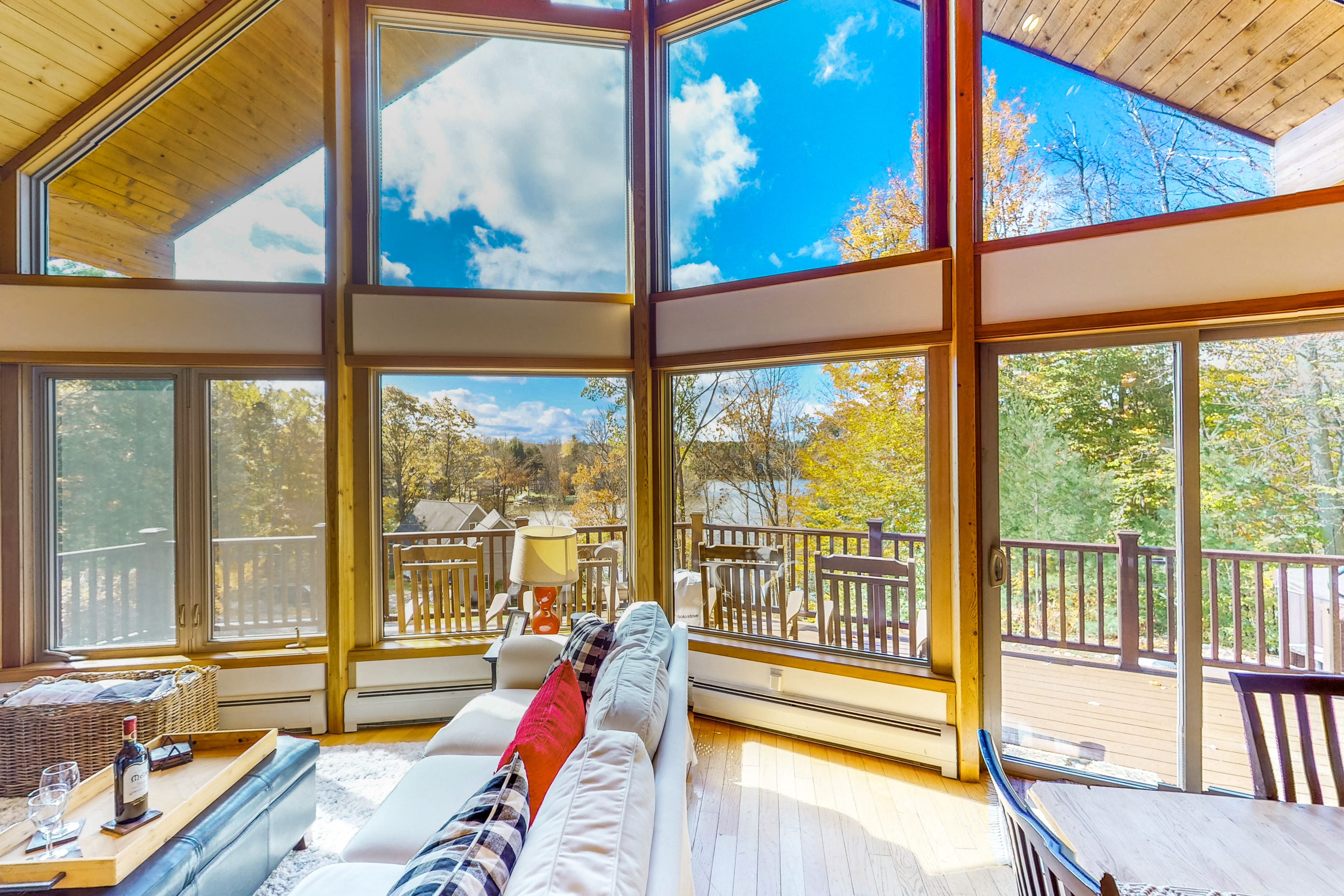 3BR Home w/ Private Hot Tub, Kayaks & Lake Views