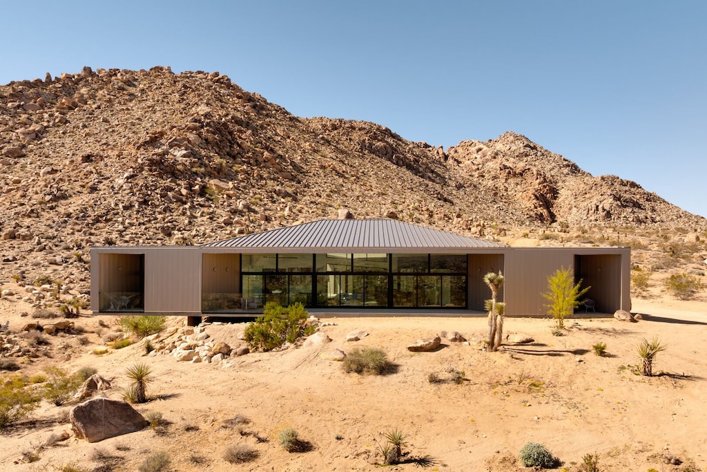 Terrace with views of Joshua Tree National Park.