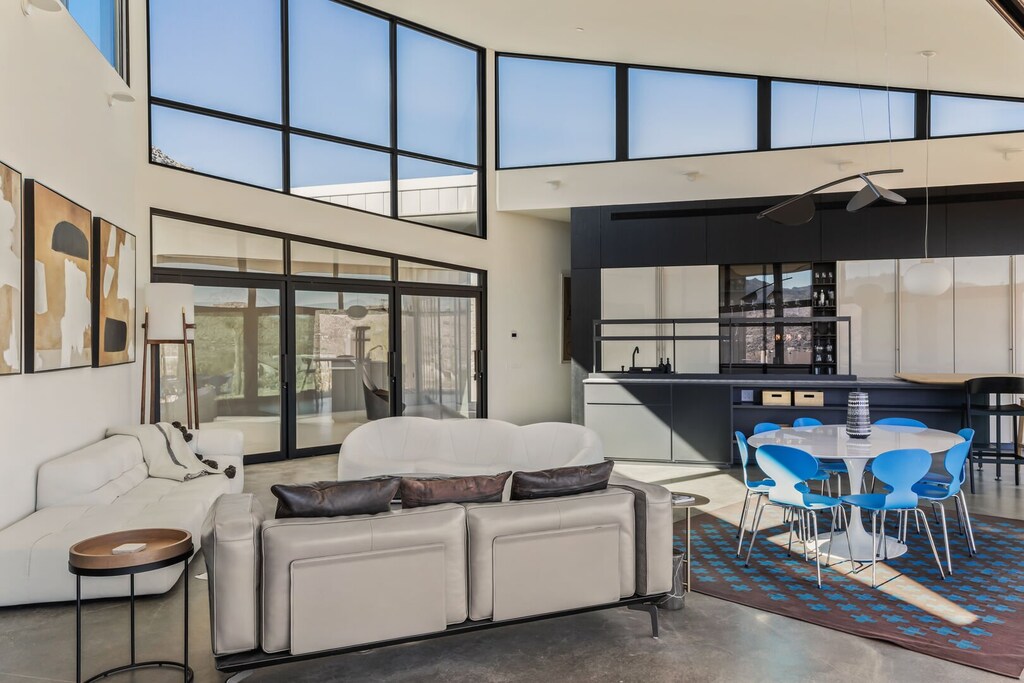 Natural light throughout.