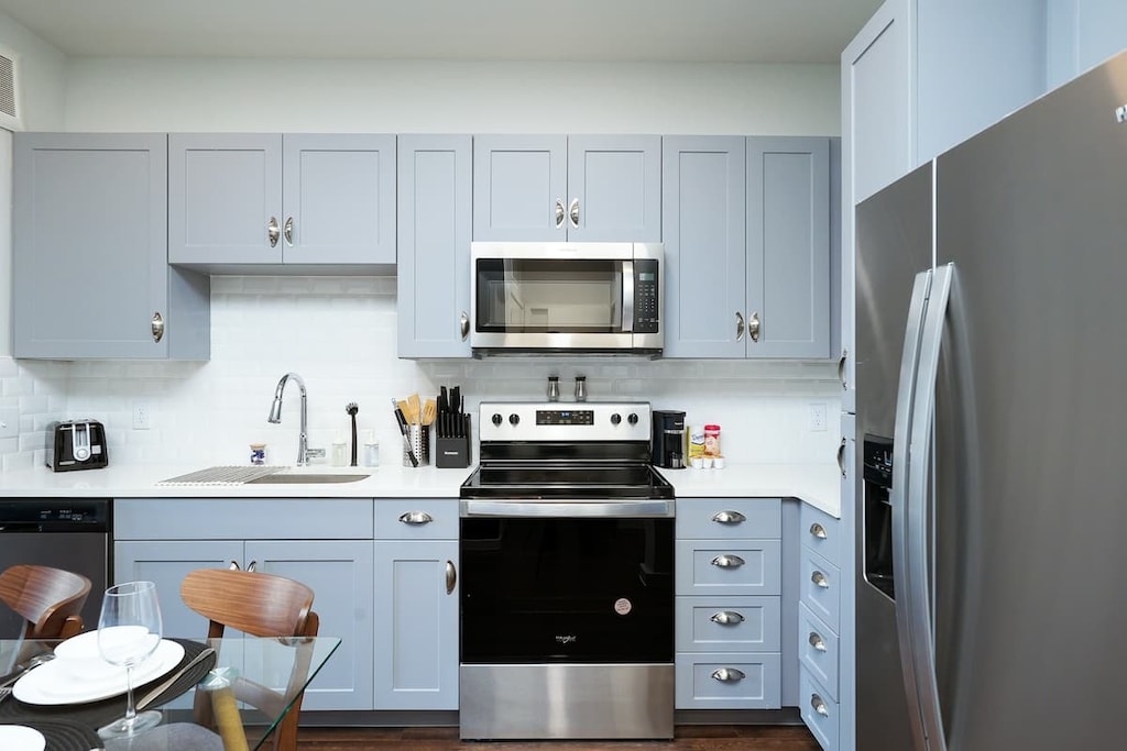 Our well-equipped kitchen offers everything from a to mini plants and a coffee maker for your morning routine.