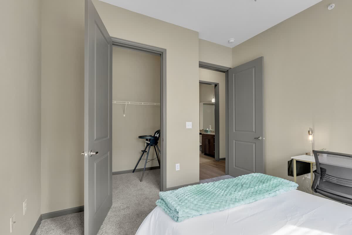 Cozy 2BR Near BOK Center - Gym, Pool, Pet Friendly