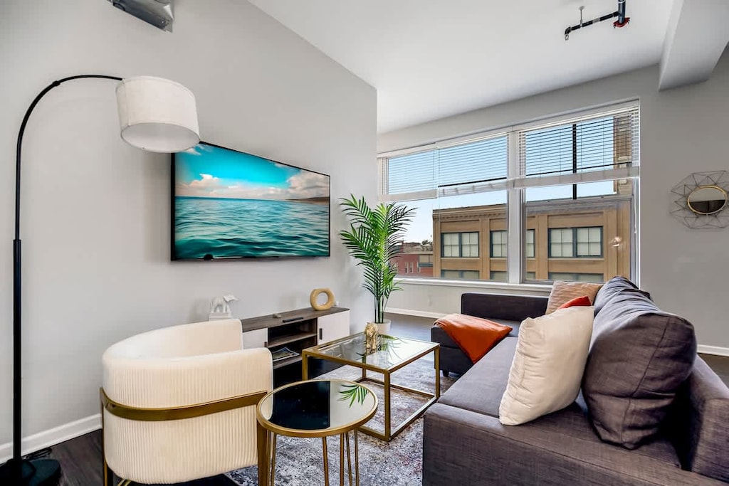 Living area with sofa, table and TV