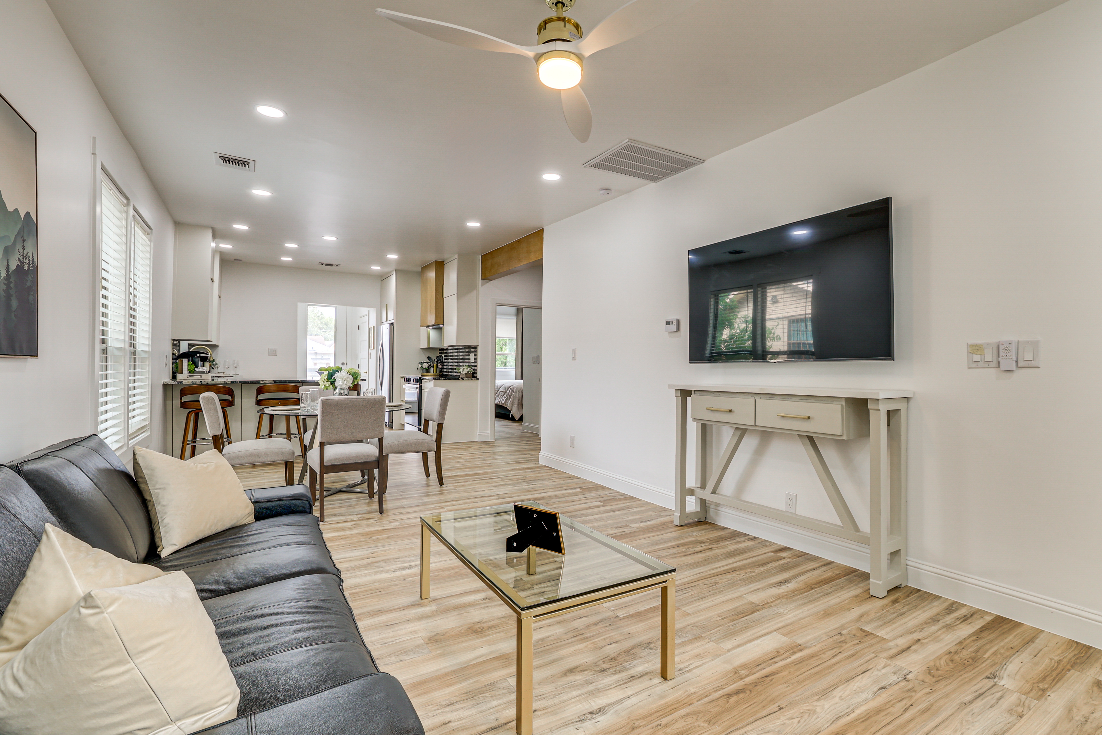 Convenient Home < 2 Mi to Downtown San Antonio!