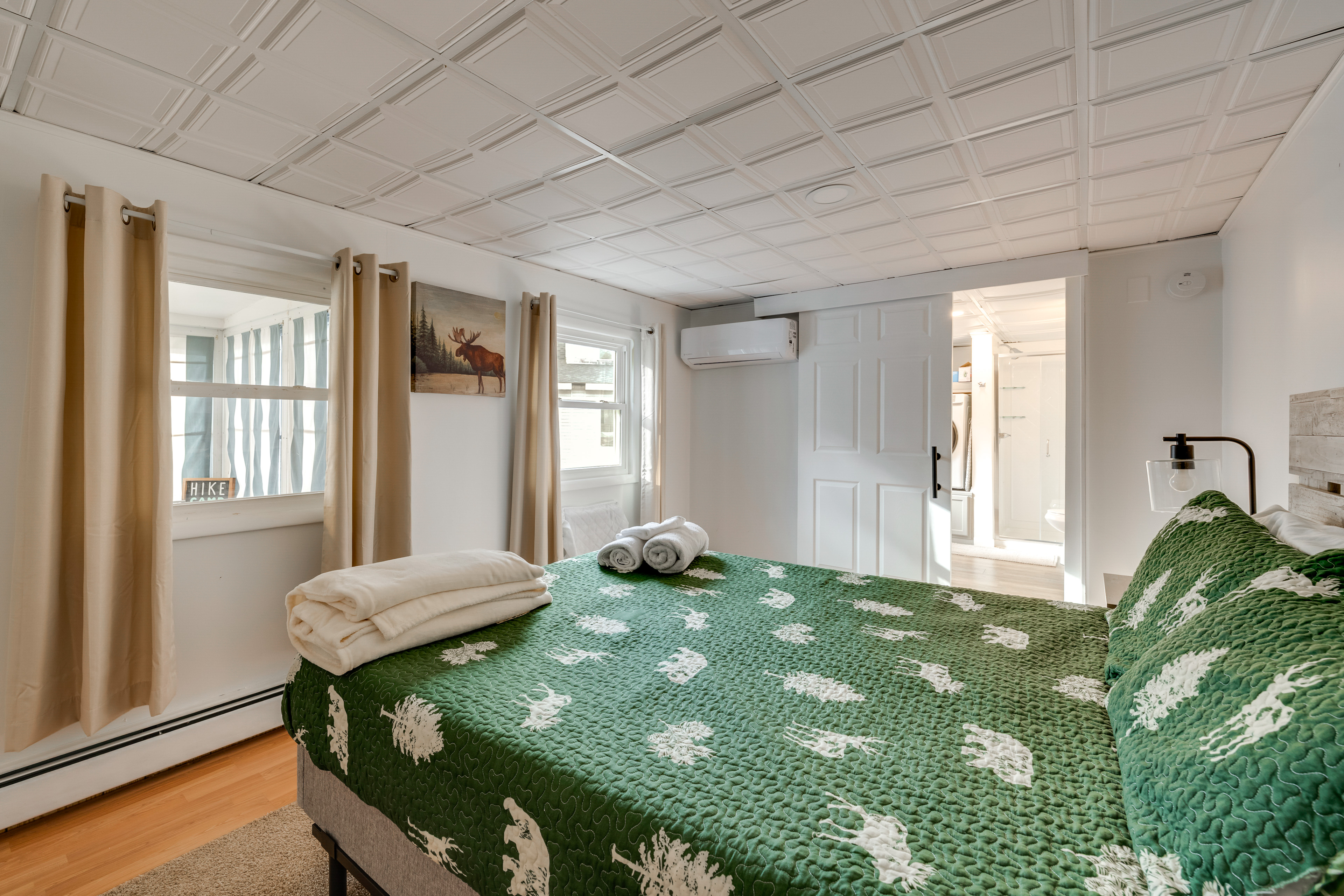 Game Room, Hot Tub & Fire Pit: Pocono Lake Escape!