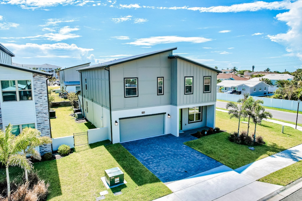 Welcome to 495 Strand Dr!