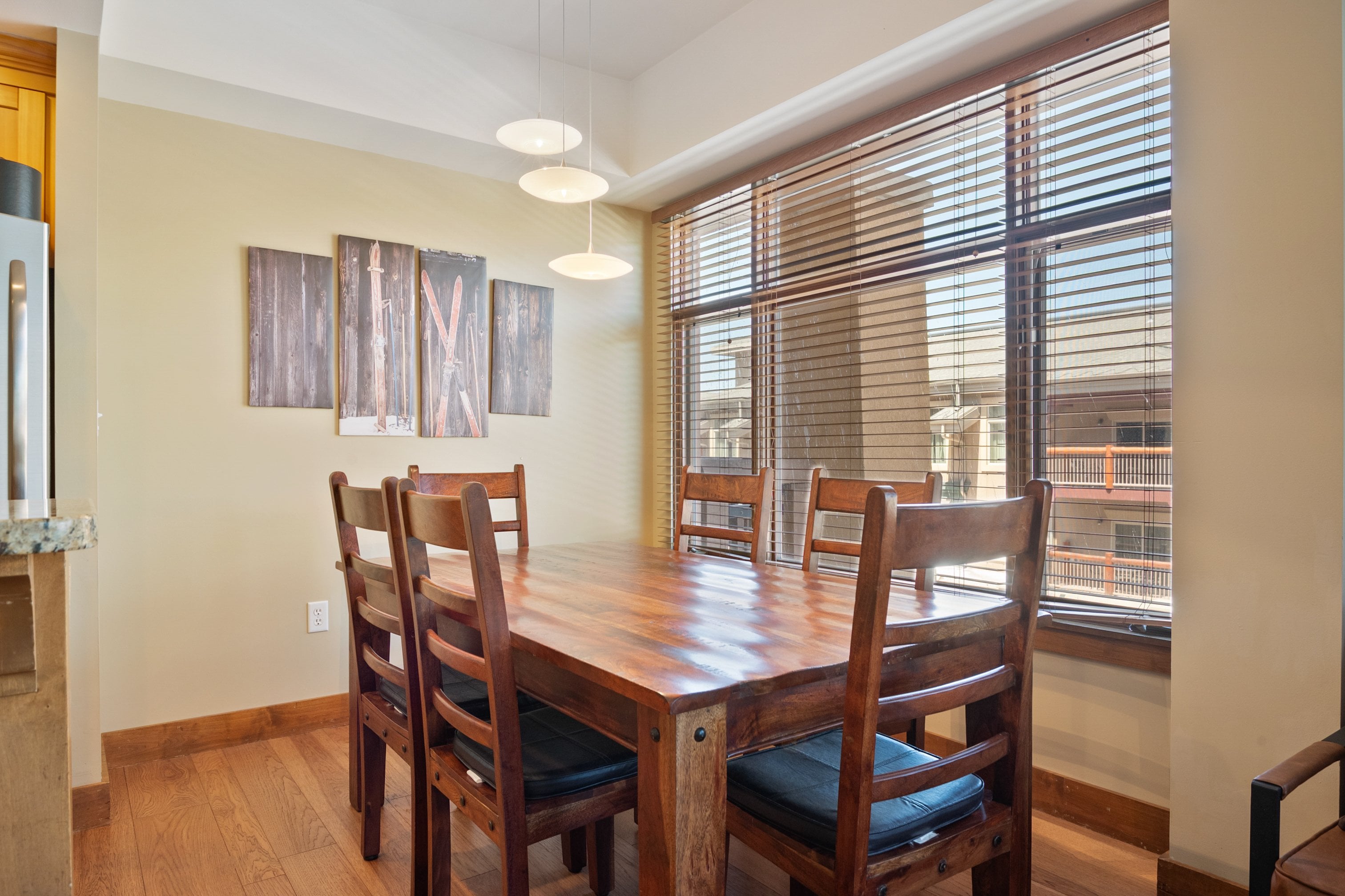 Pool, two balconies, walk to golf, free concerts outside, beautiful home for the summer C216 Pool, two balconies, walk to golf, free concerts outside, beautiful home for the summer C216