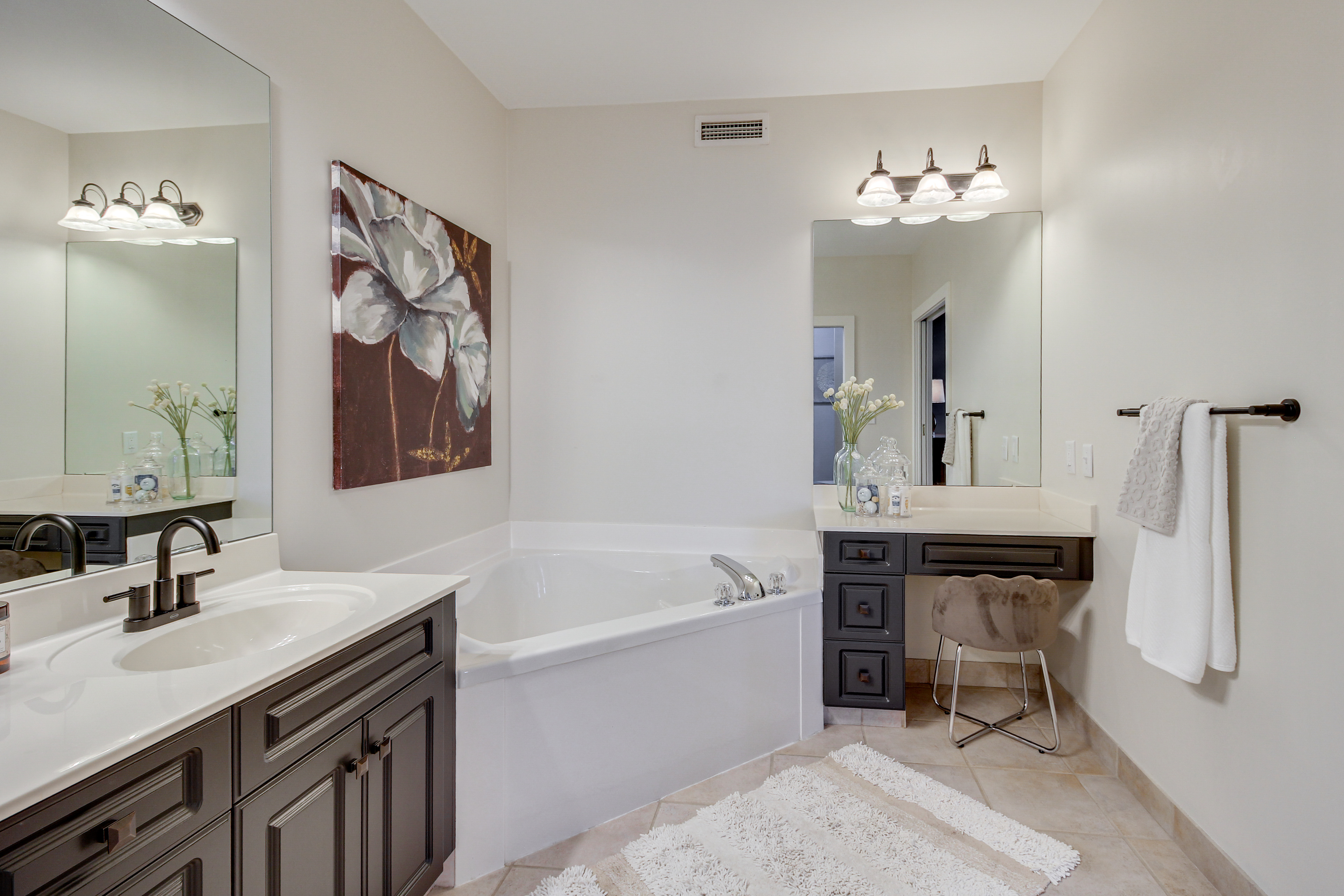 Lakefront Condo 3 Mi to Historic Guntersville!