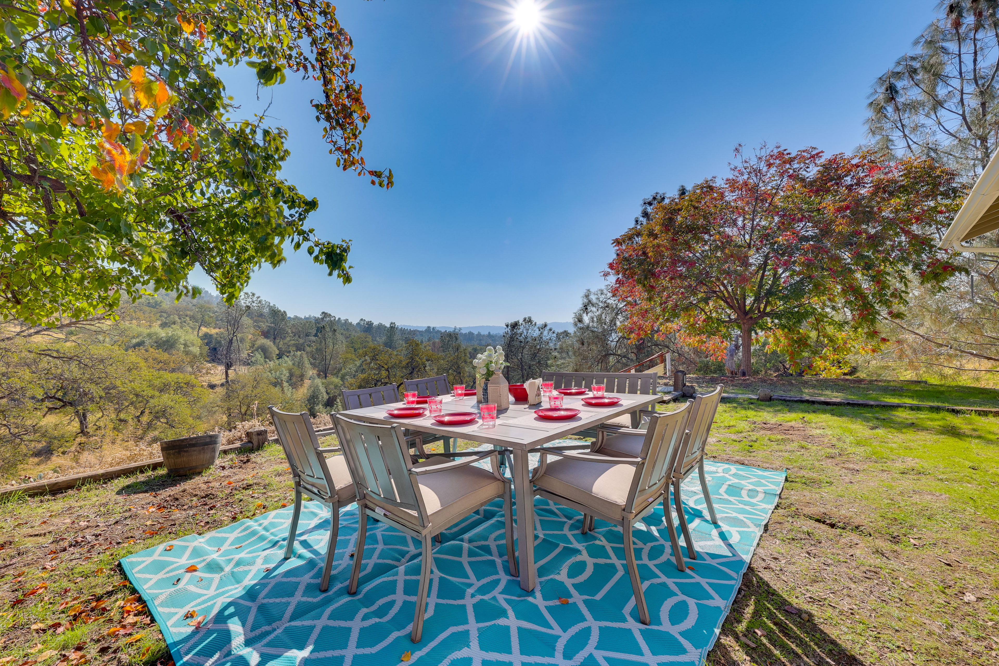 Scenic Yosemite Lakes Escape w/ Community Perks!