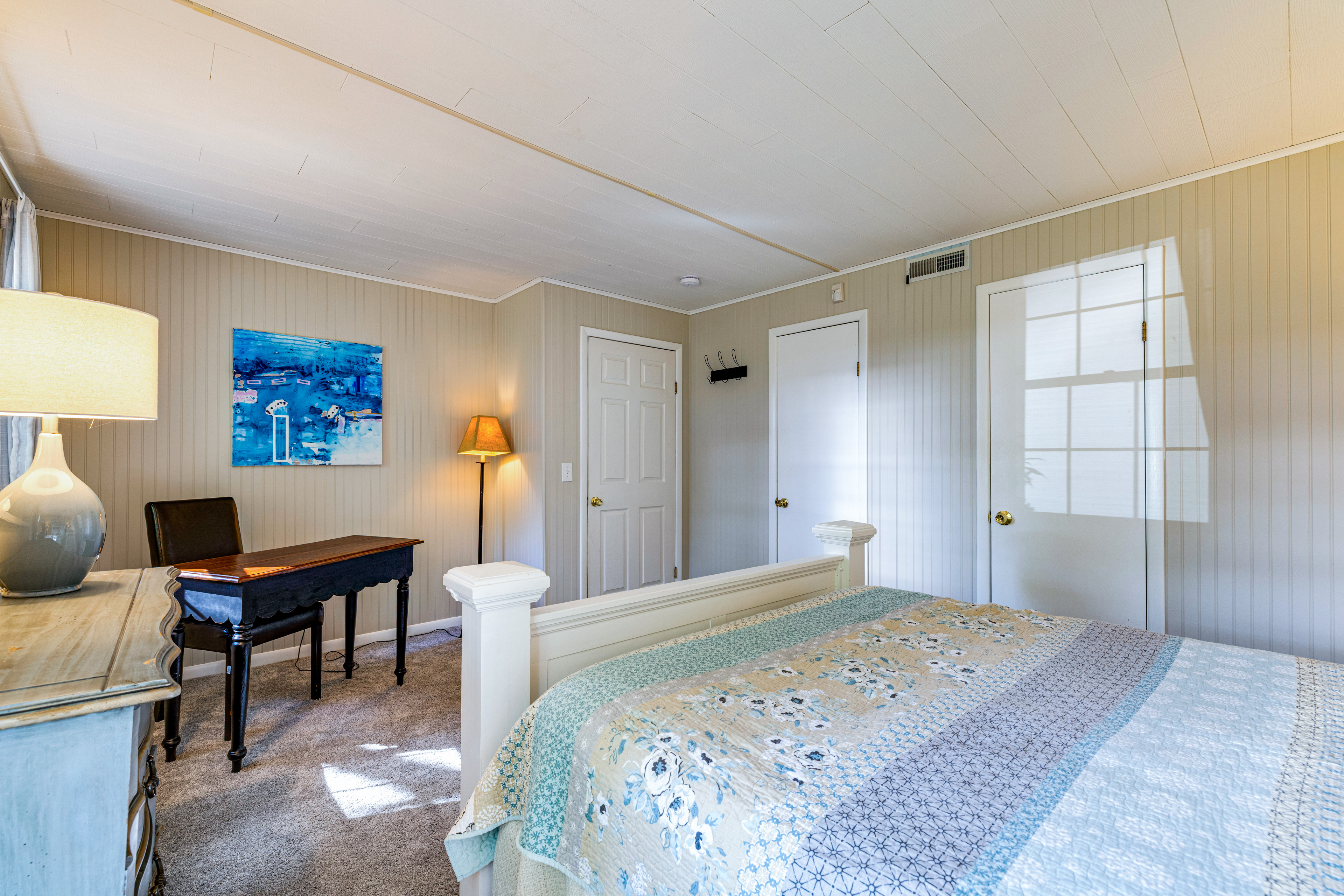 'Wilson Waterfront Getaway' Near Hikes & Wineries!