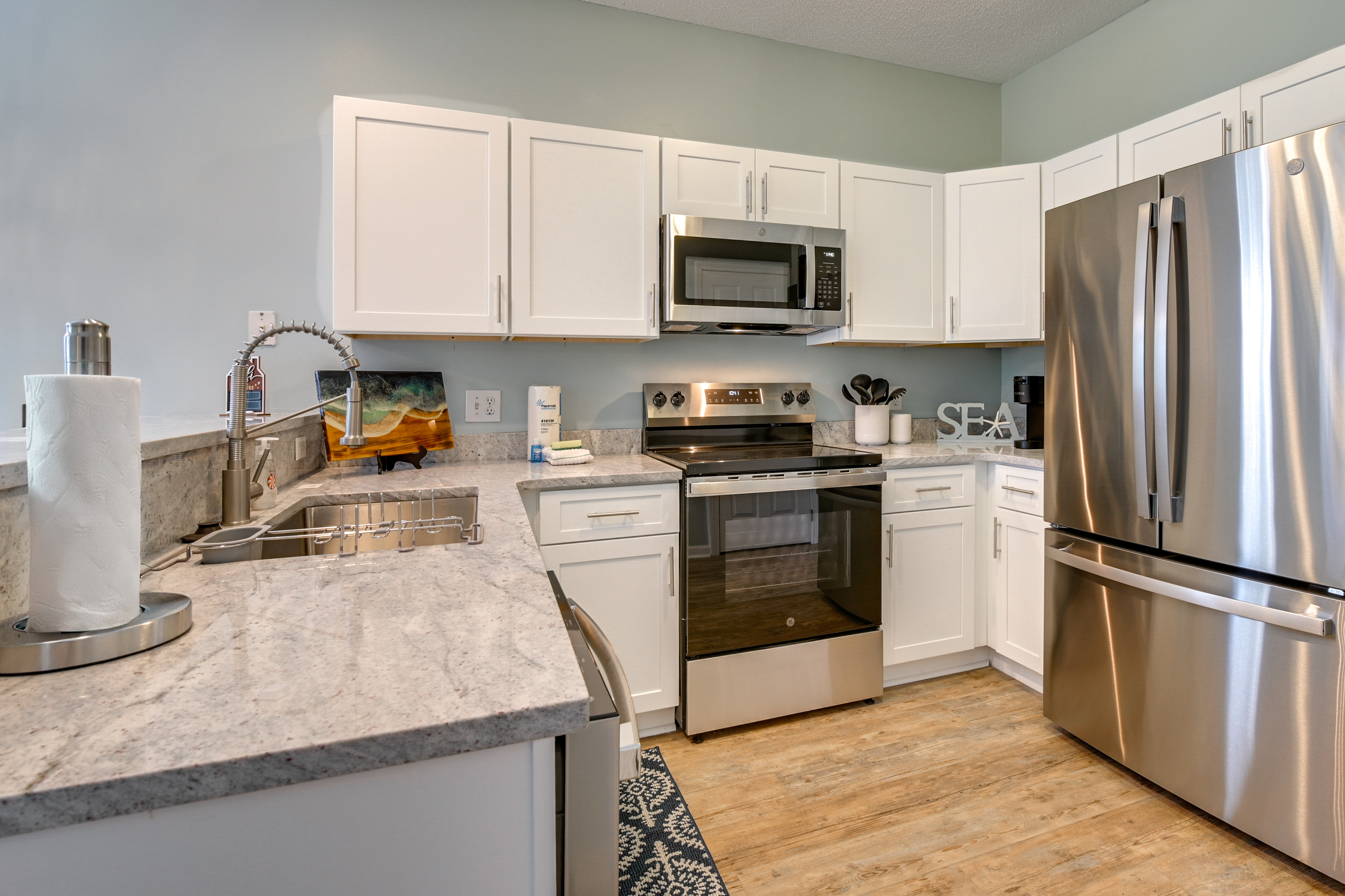 3 Mi to Surfside Beach! 1st-Floor End Unit w/ Pool