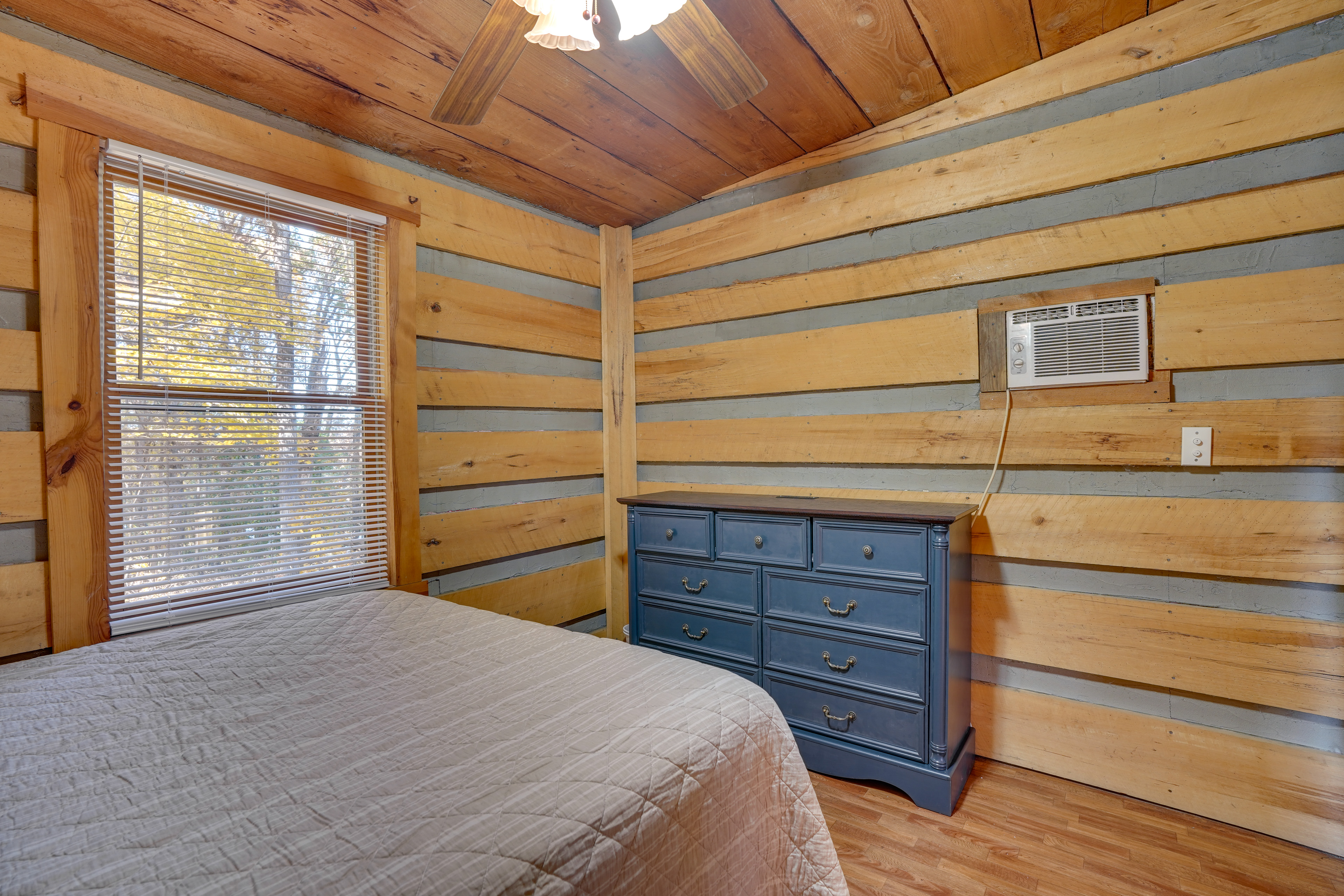 Access to Community Marina! Lake-View Murray Cabin