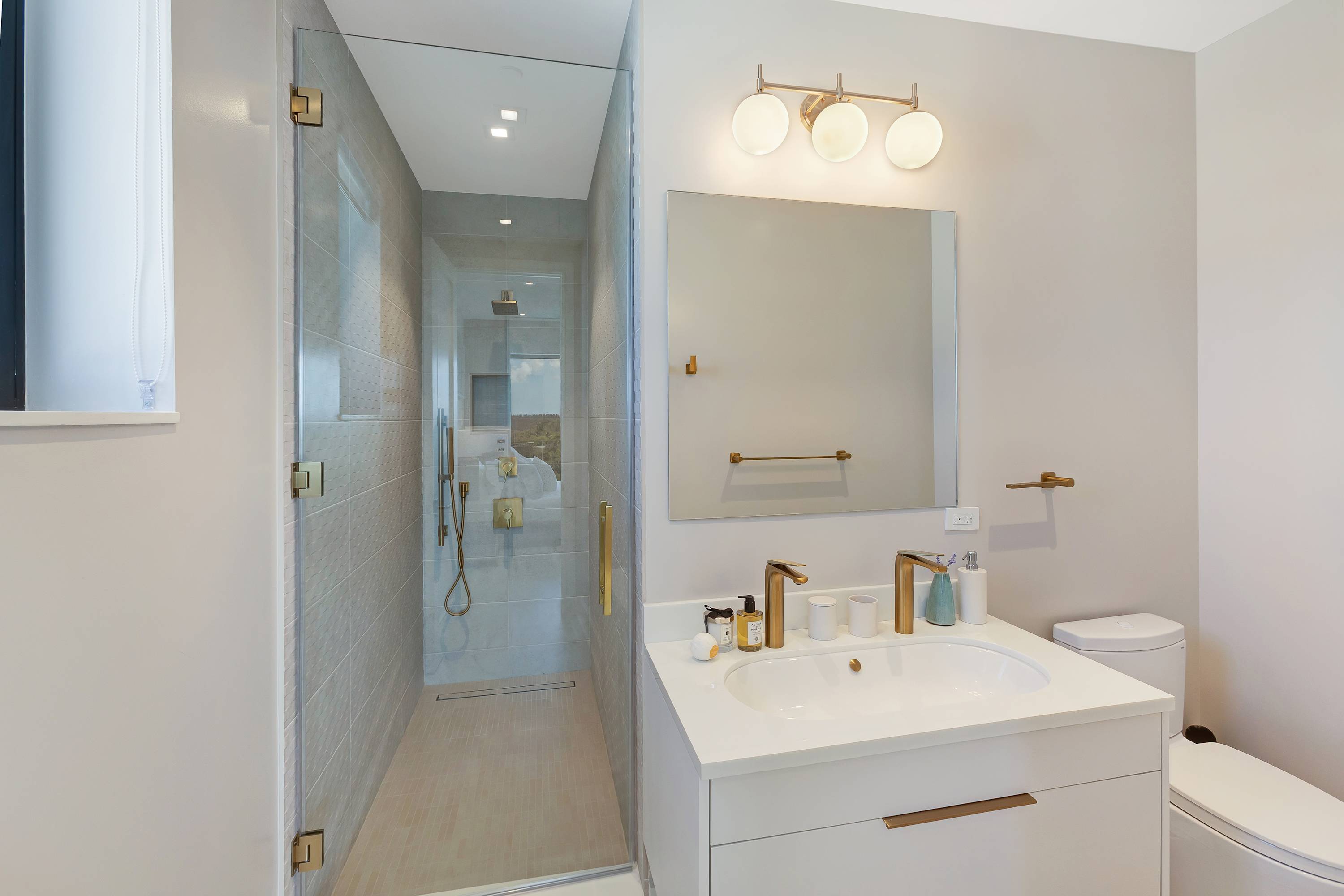 Exclusive Oceanfront Three-bedroom Condo in Nassau