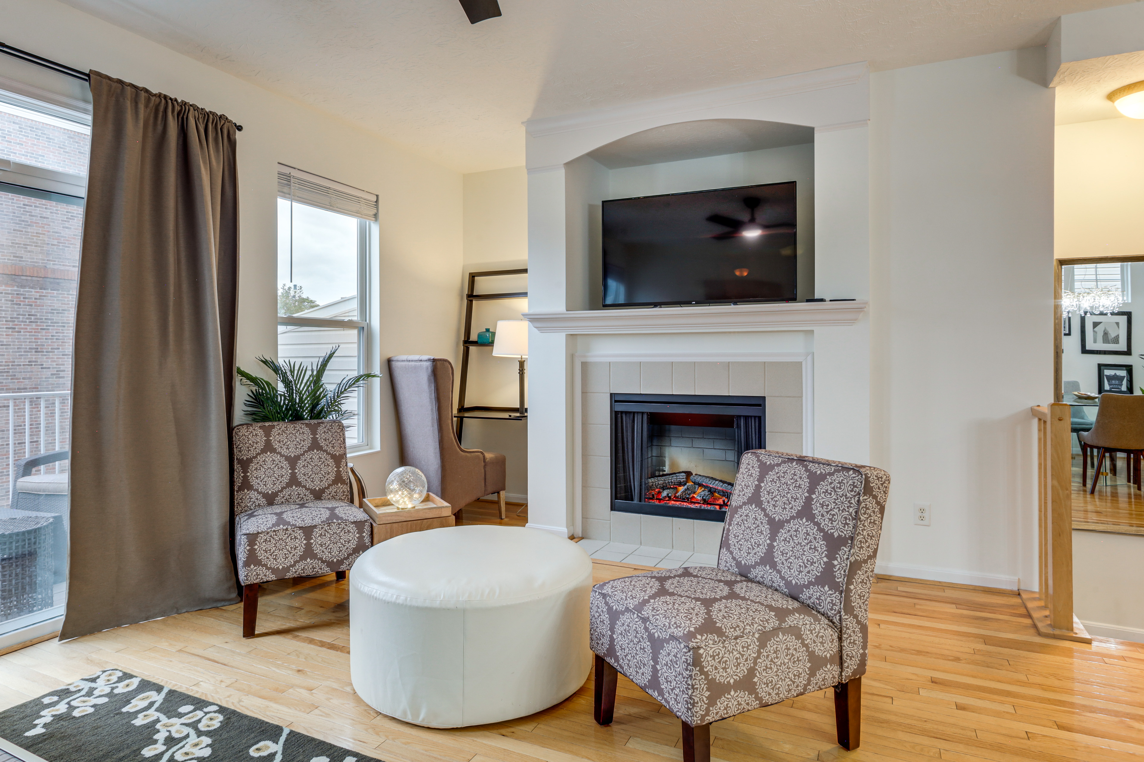 1 Mi to Dtwn Cincinnati: Spacious Townhome w/ Deck