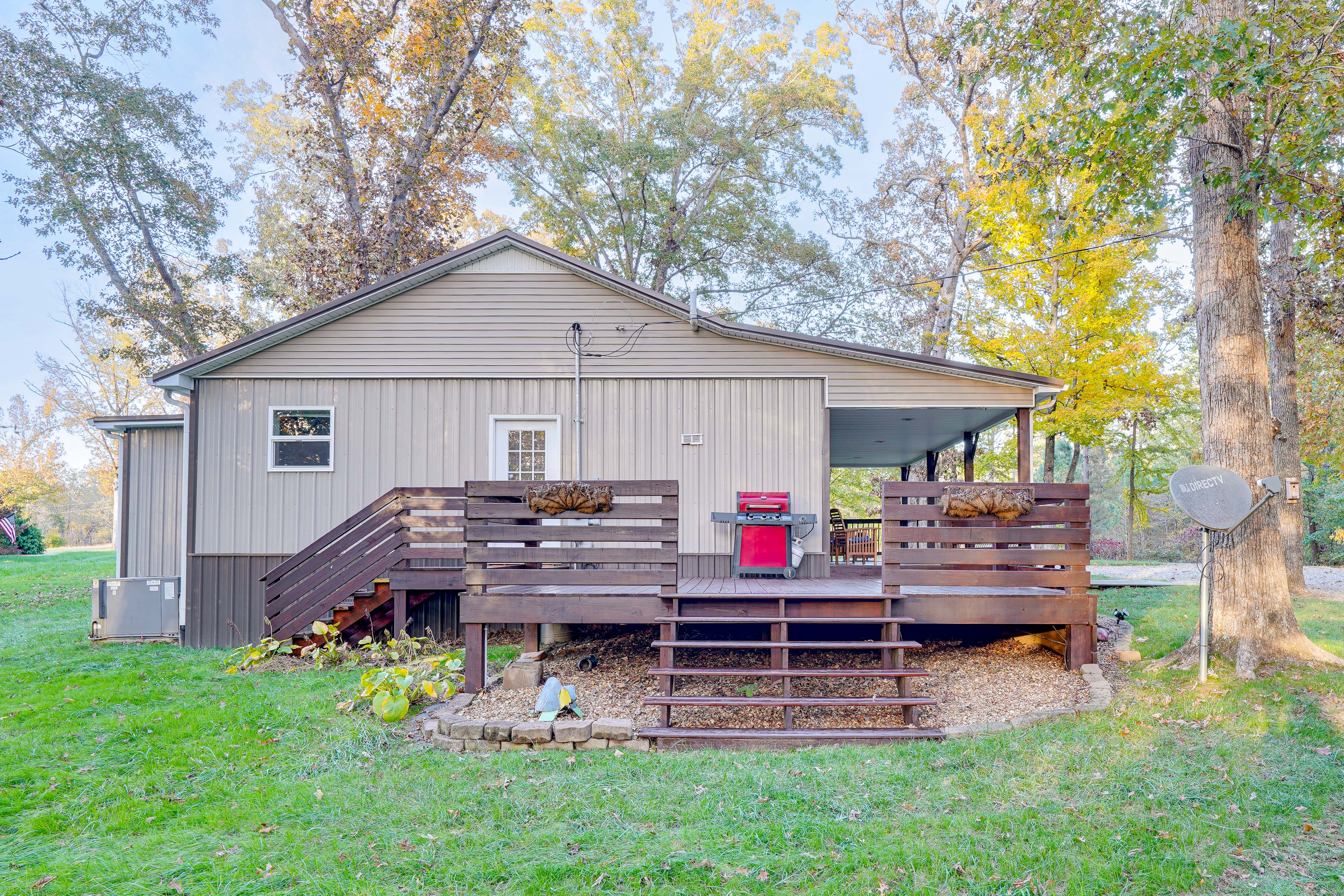 Walk to Marina & Beach: Charming Home in Hardin