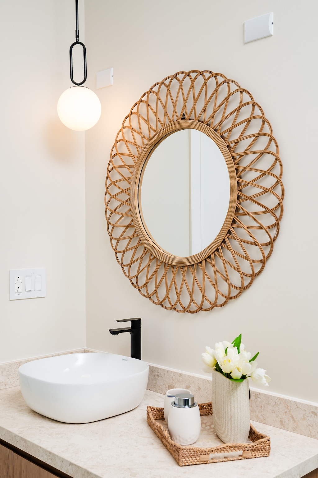 Blue Master Suite 2 (Main House): Ensuite Bathroom