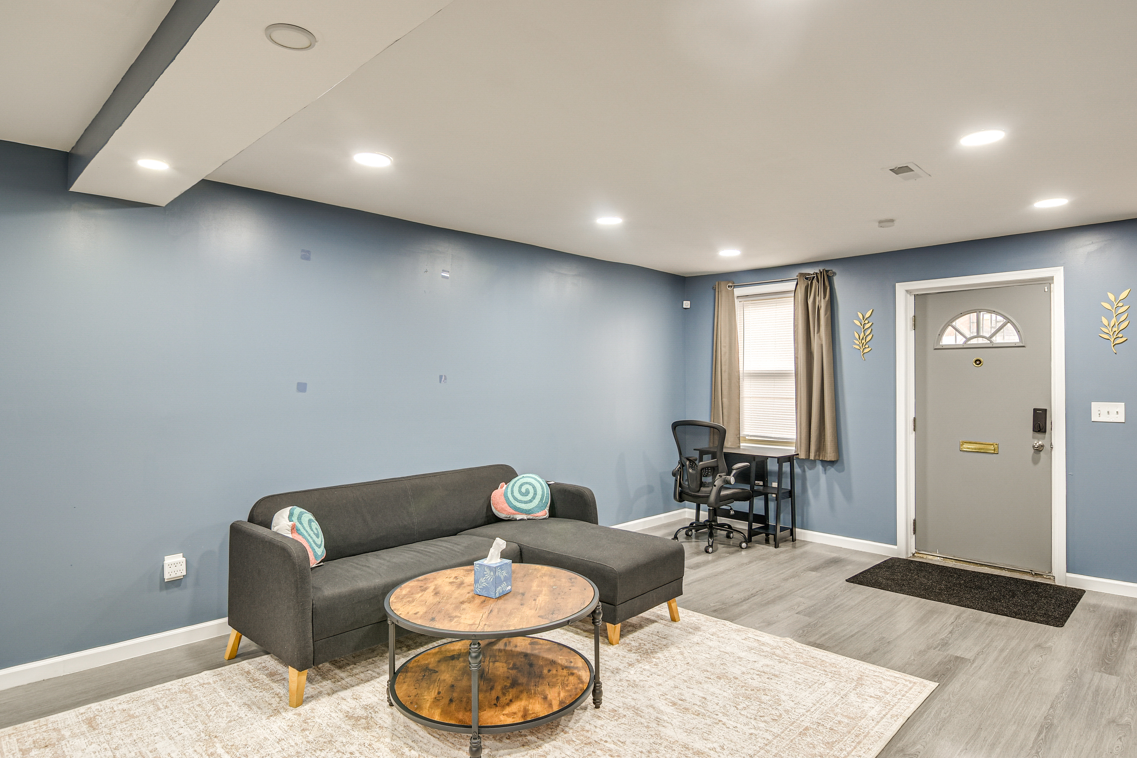 Pet Friendly! NW Philly Rowhouse w/ Fenced Yard!