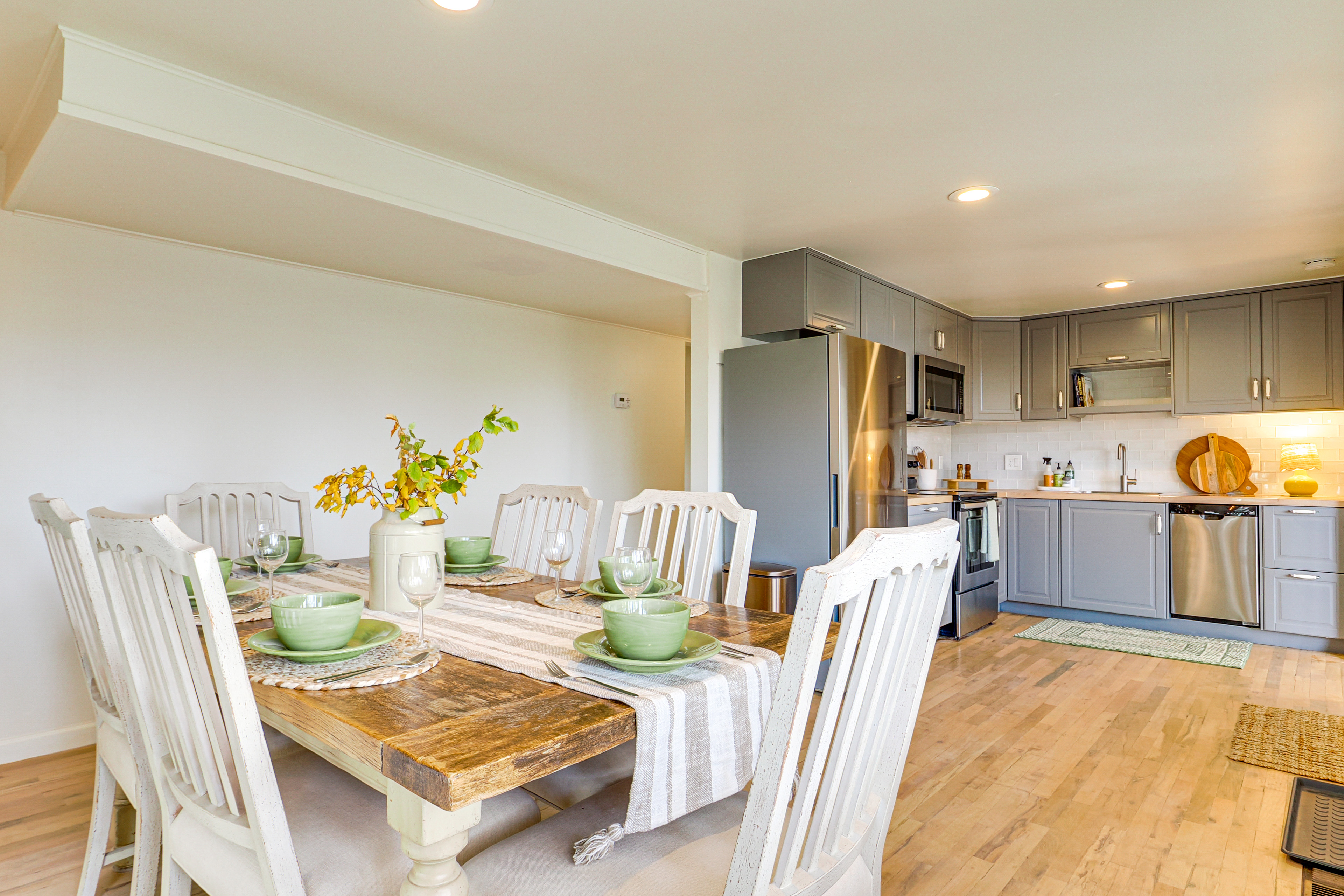 5 Mi to Hogle Zoo: Modern Retreat w/ Spacious Yard