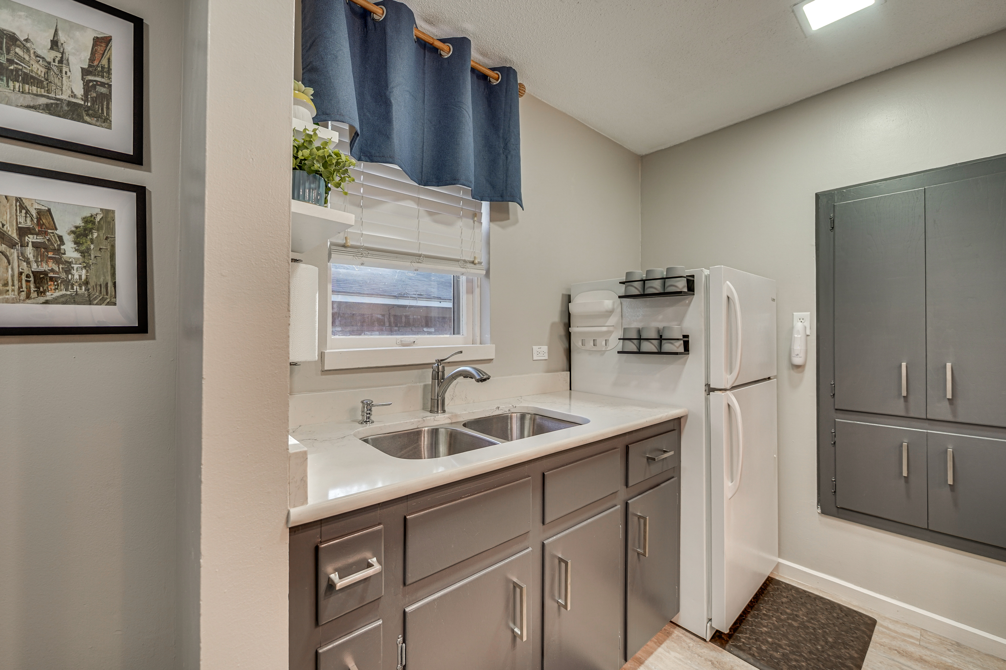 < 1 Mi to Dtwn Texarkana: Couple's Retreat w/ Yard