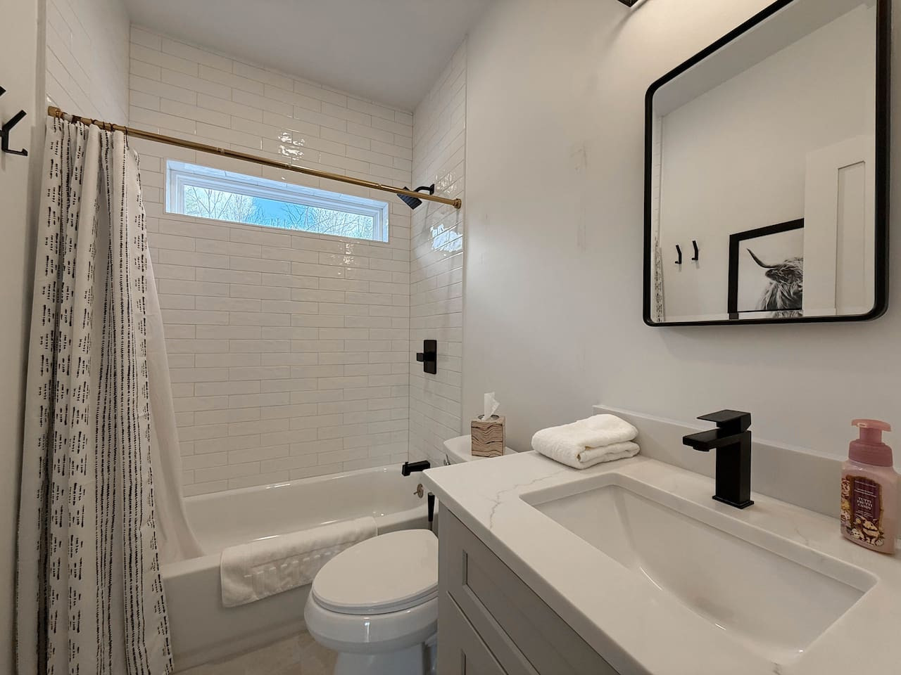 Peaks & Pines | 5 Min to Ski Resort, HotTub, Views