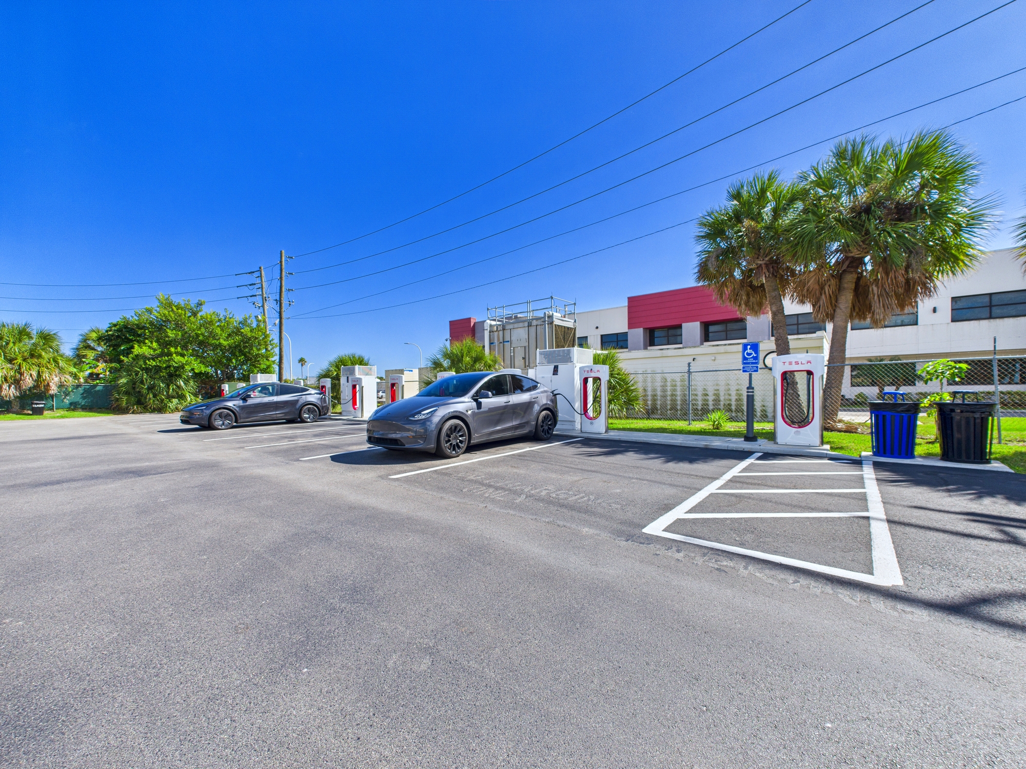 Minutes to Port! Loft Near Dining & Fun -Unit 207 