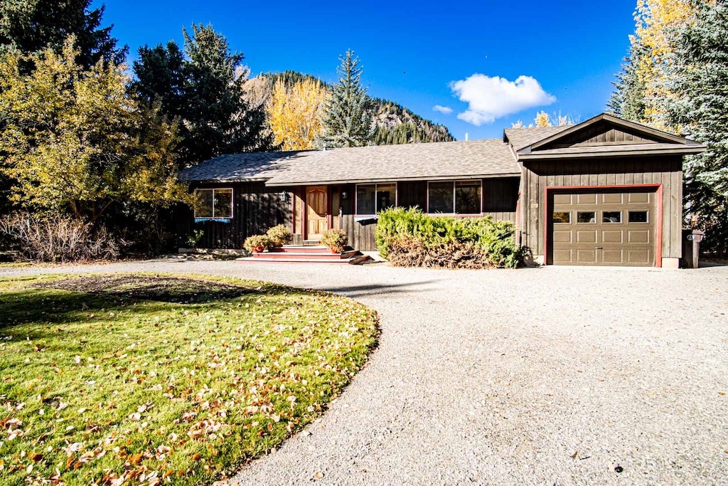 3 Bedroom - 1.15 bathroom Bigwood Riverfront Home