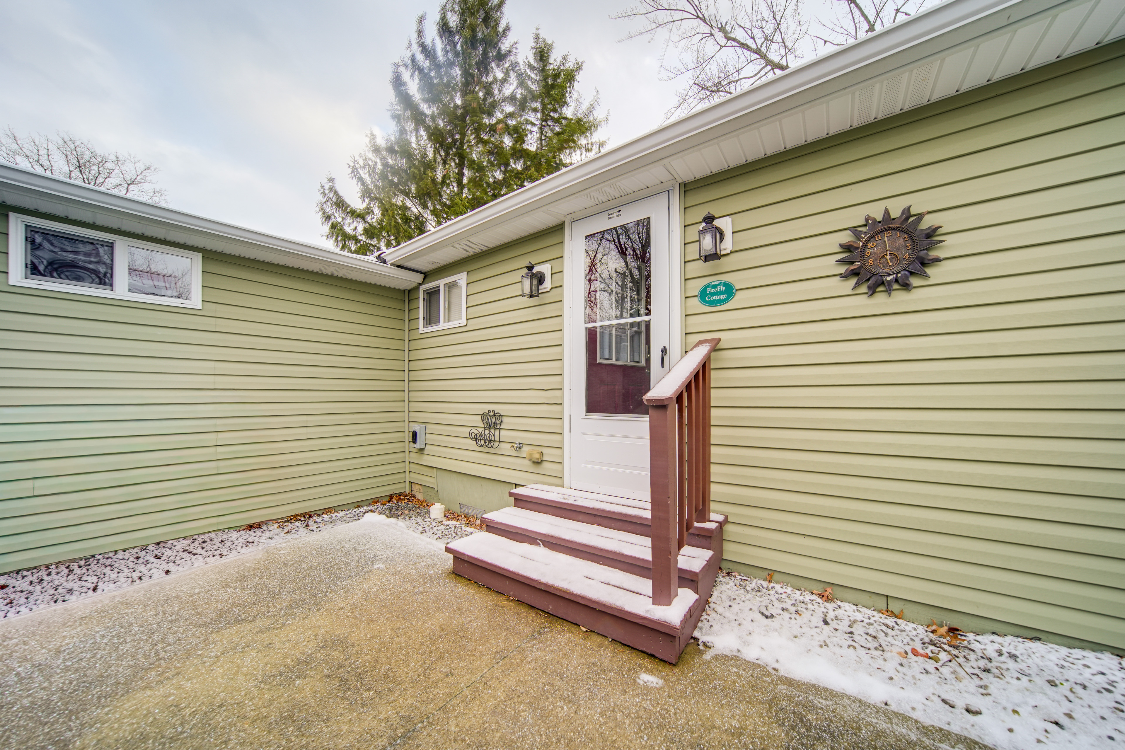 Walk to Shore! Family Home By Lake Erie w/ Bikes
