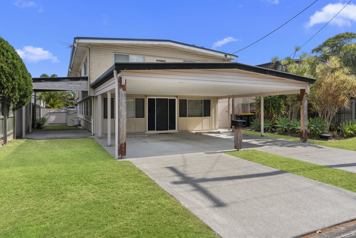 Bongaree Beach House with Pool