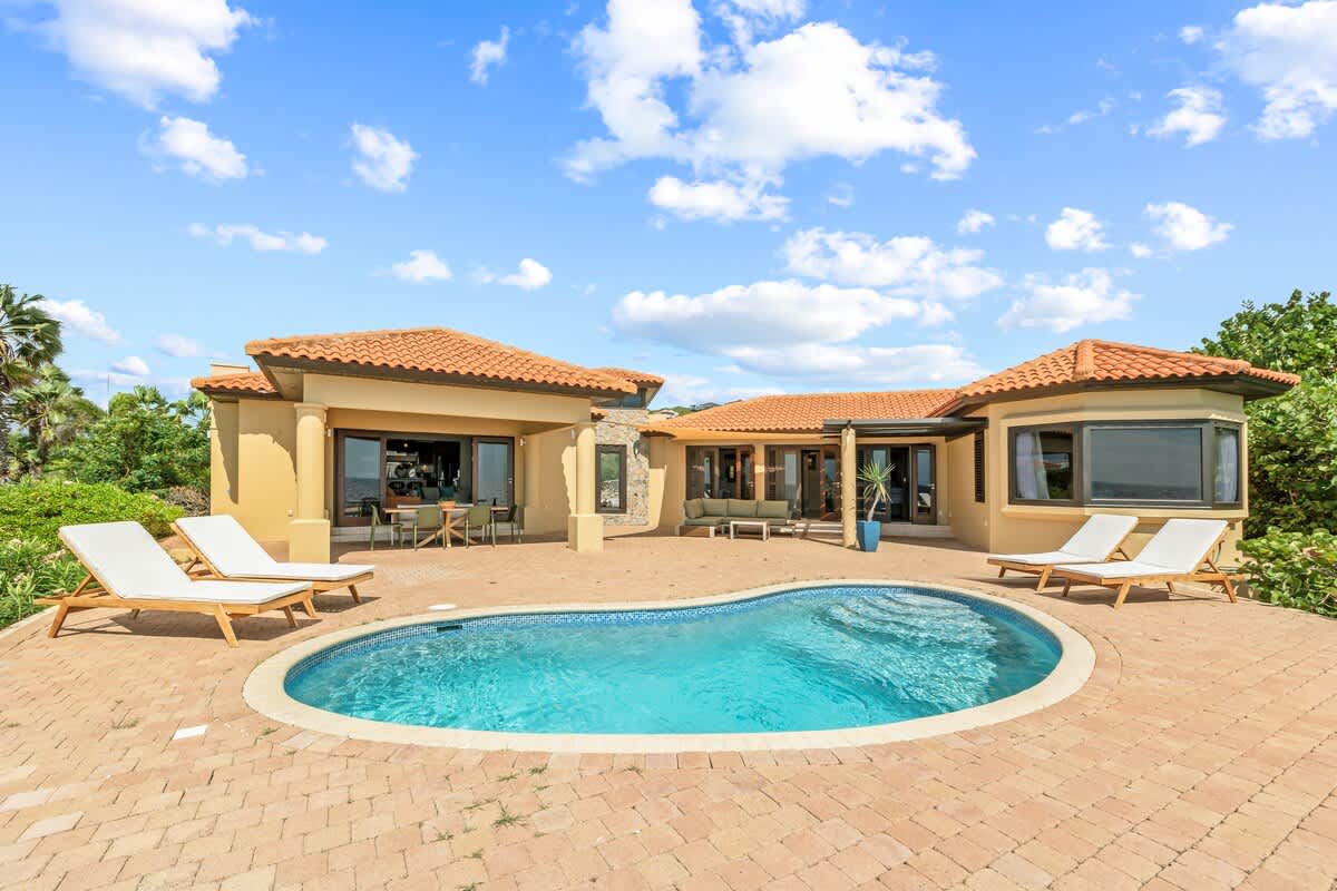 Ocean-front Villa/Private pool - Casa Tranquilidad - Home Rental in ...
