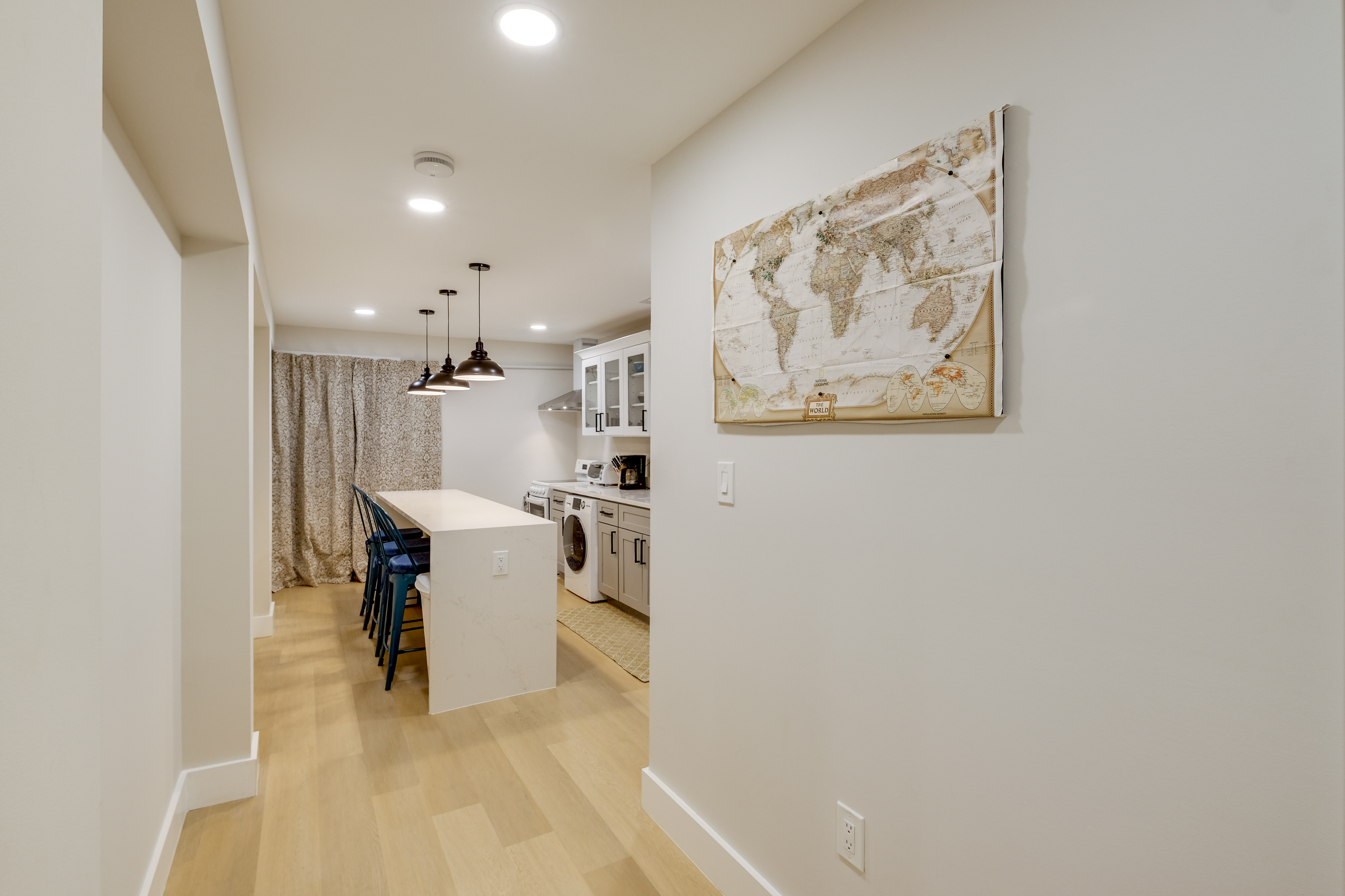 Walk to Metro & Downtown! Cozy Silver Spring Apt