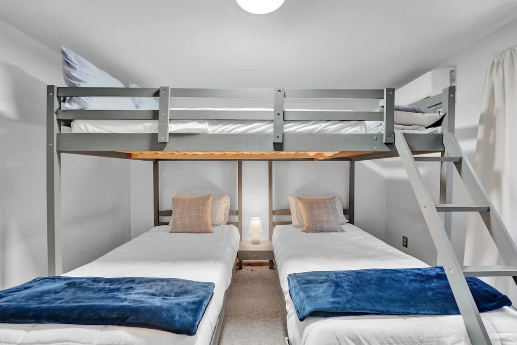 Bunk Bed

Low clearance on the top bunk. The top bunk is close to the ceiling you cannot stand upright on it. Please use caution when climbing up or down.