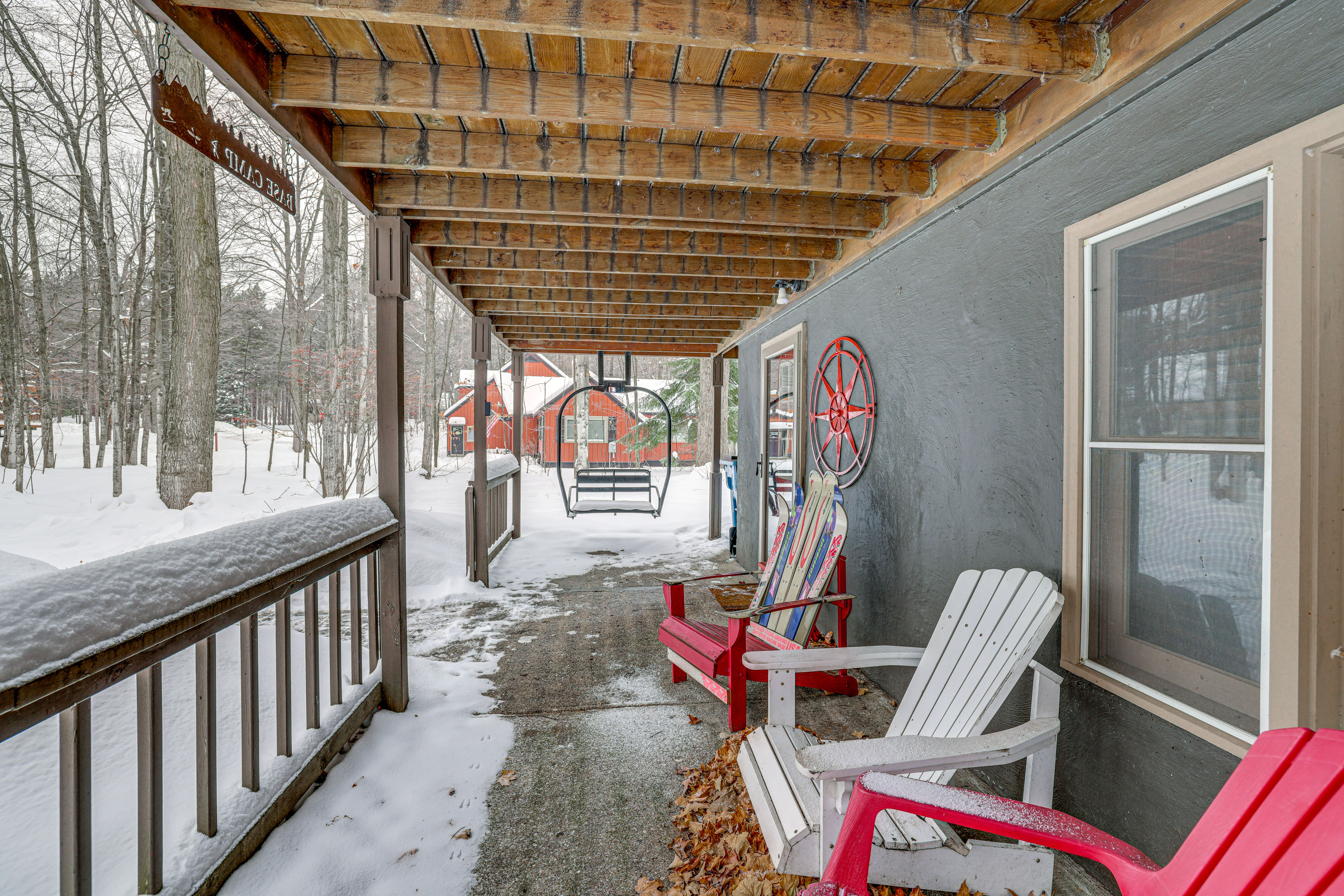 Cabin at Crystal Mountain: Ski, Golf & Explore!