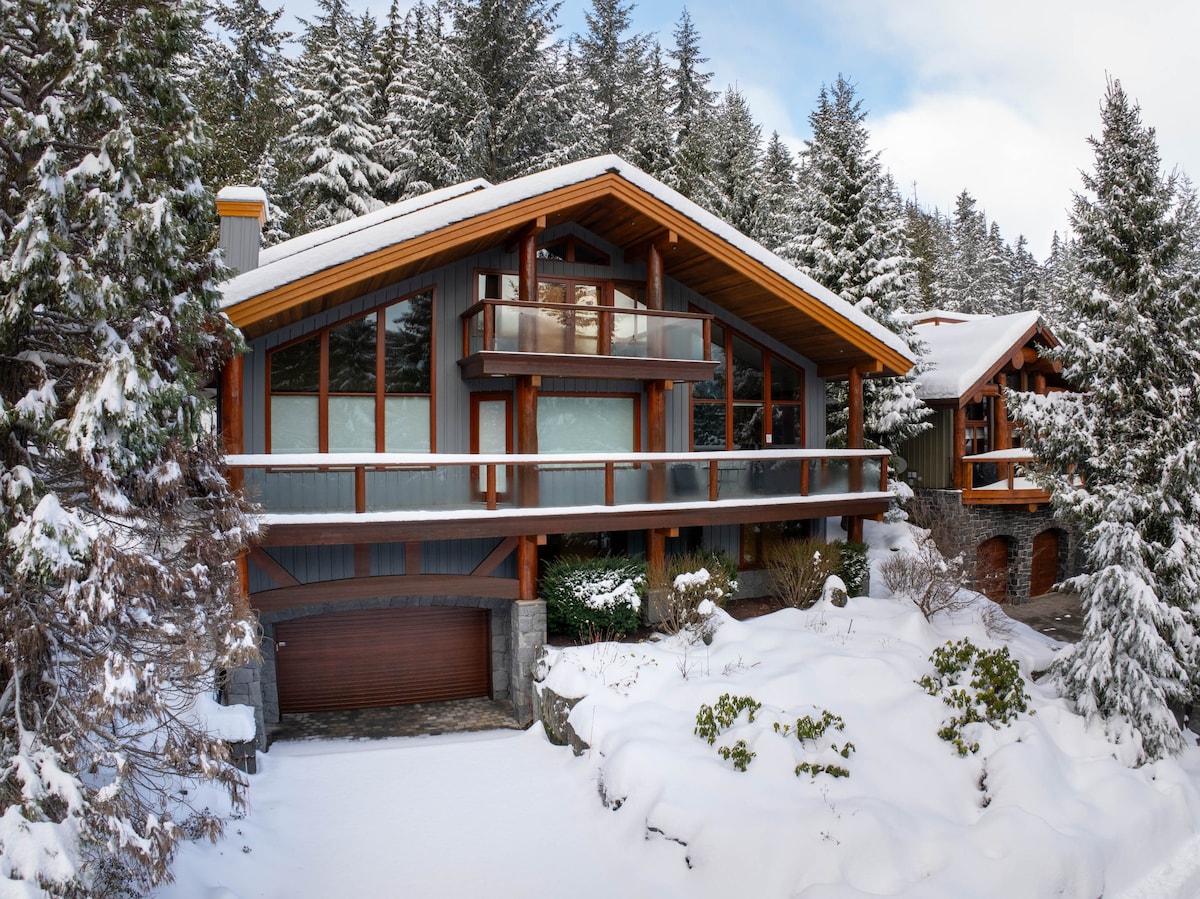Picture Idea: Mountain Chalet W Hot Tub Fireplaces
