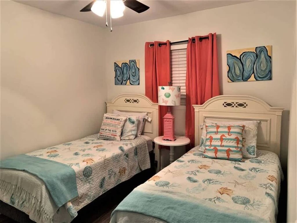 Bedroom with 2 twins 