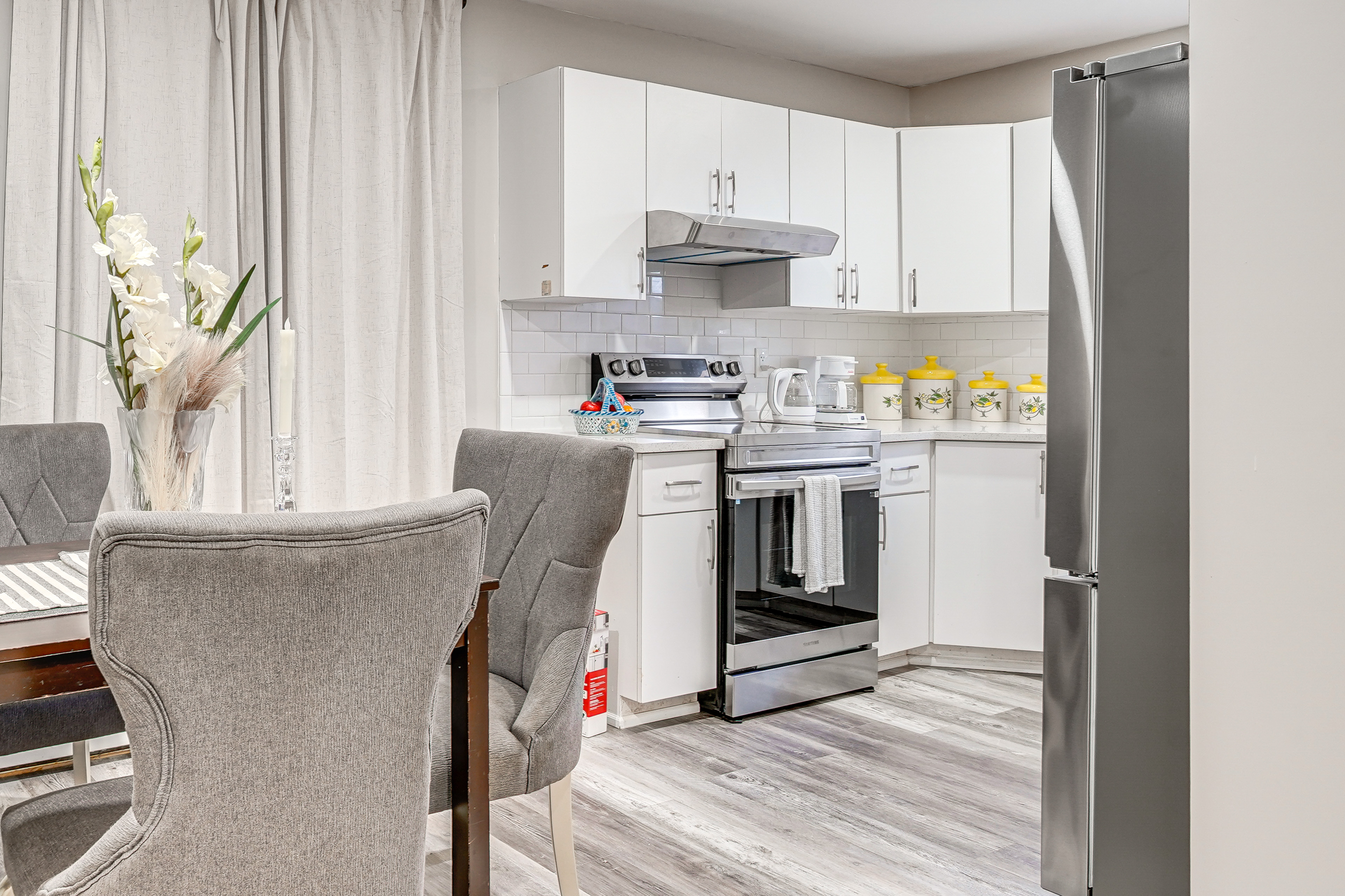 Shop, Hike, Golf & Swim: Inviting Deer Park Escape