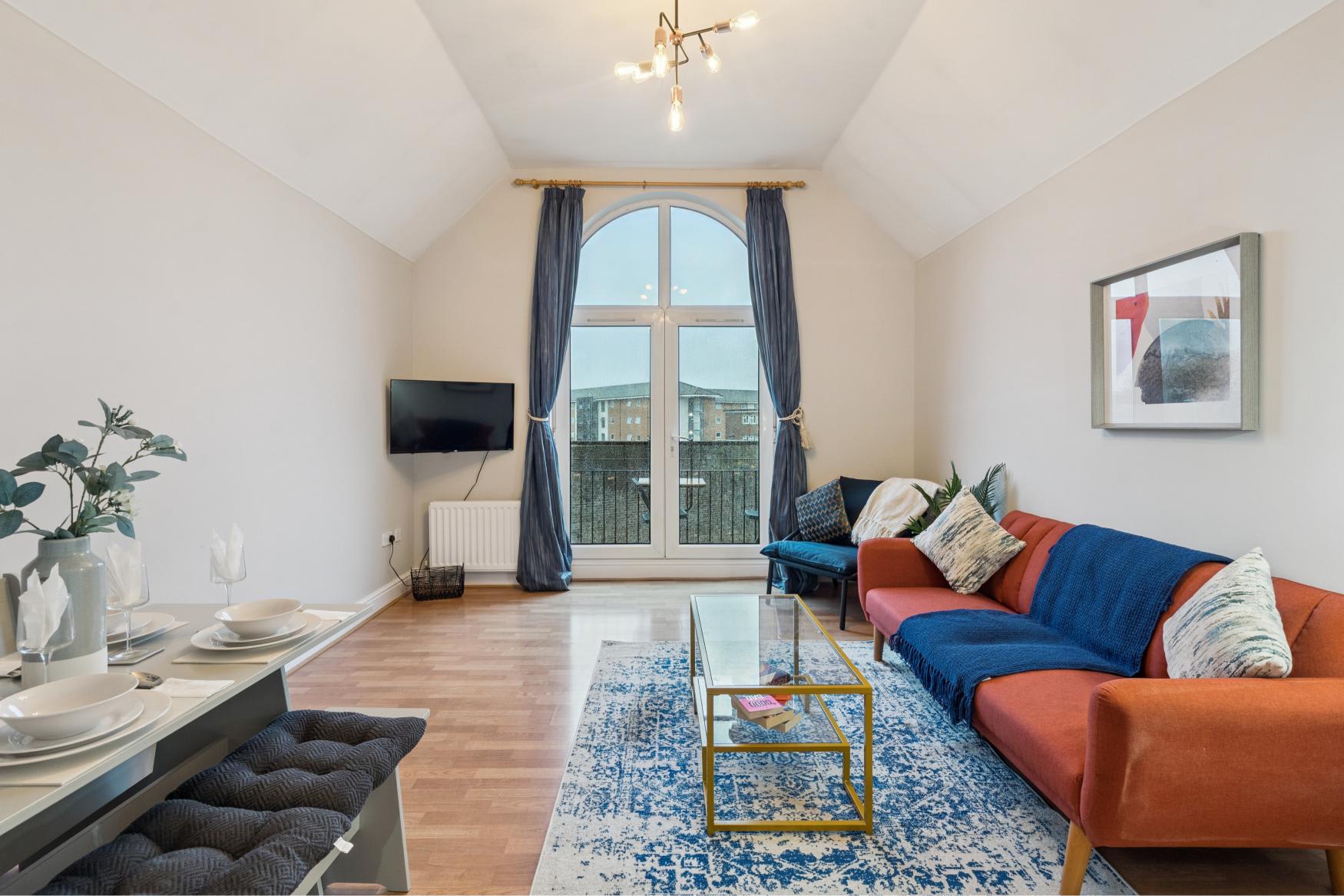 2-Bdr- Balcony- Parking-Walk to Castle By Tempstay