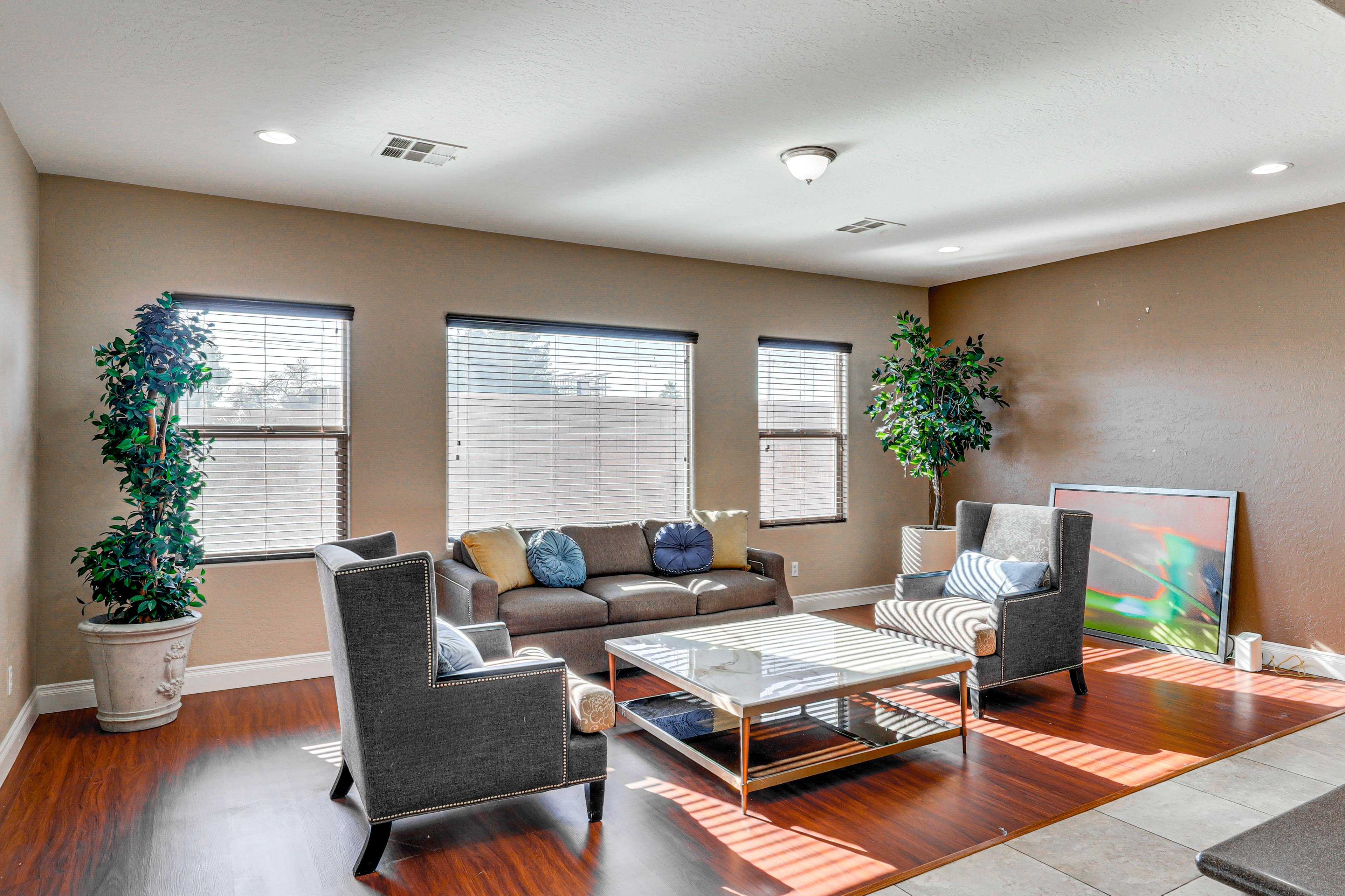 Golf, Work & Explore: Las Vegas Gem w/ Pool Access